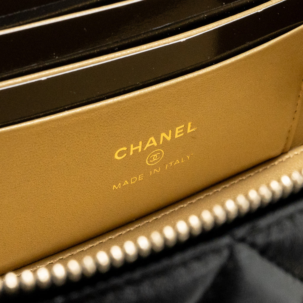 CHANEL 24A LONG VANITY CASE WITH CC LOGO ADJUSTABLE CHAIN LAMBSKIN BLACK GHW(MICROCHIP)