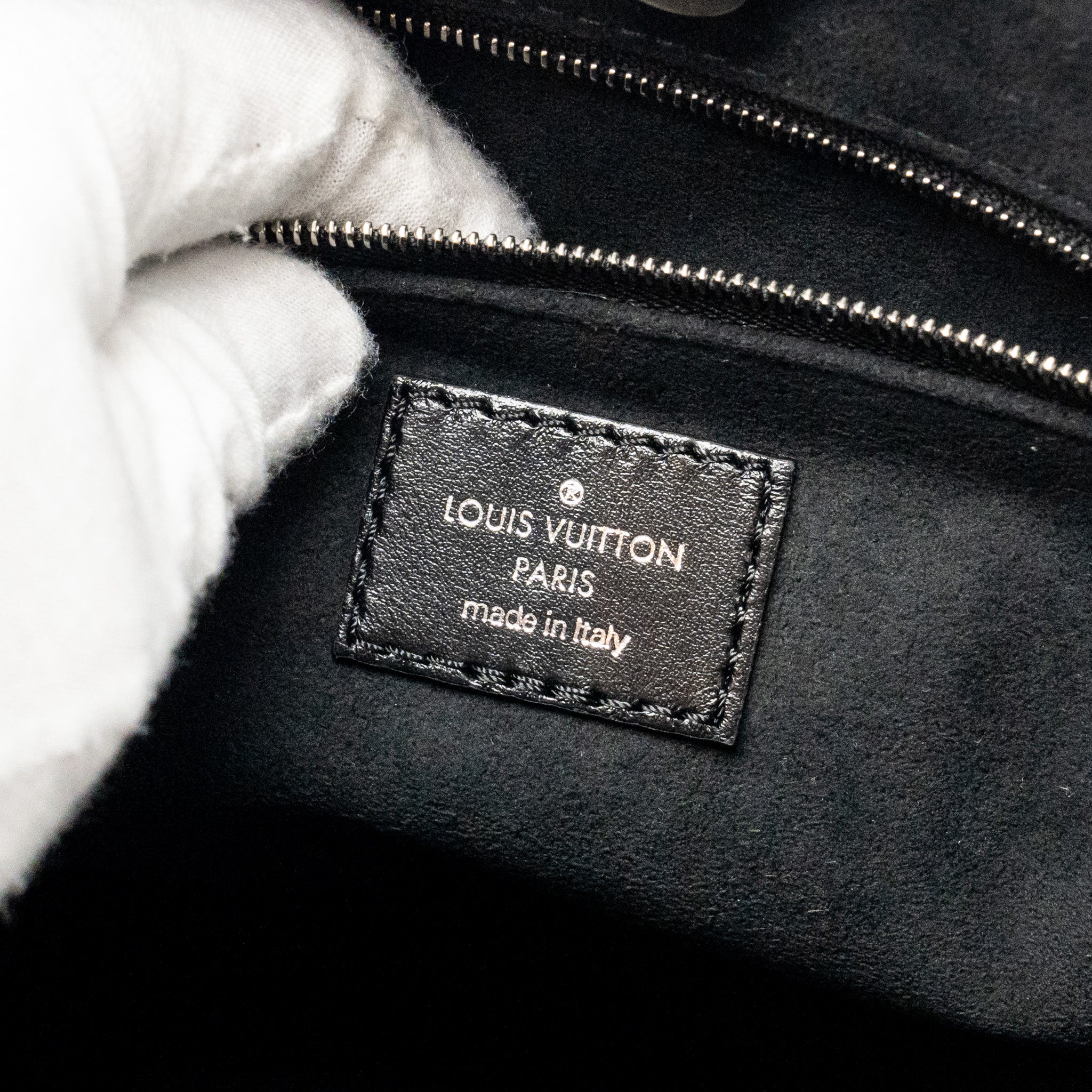 LOUIS VUITTON CARRYALL CARGO VIBE PM LAMBSKIN BLACK SHW