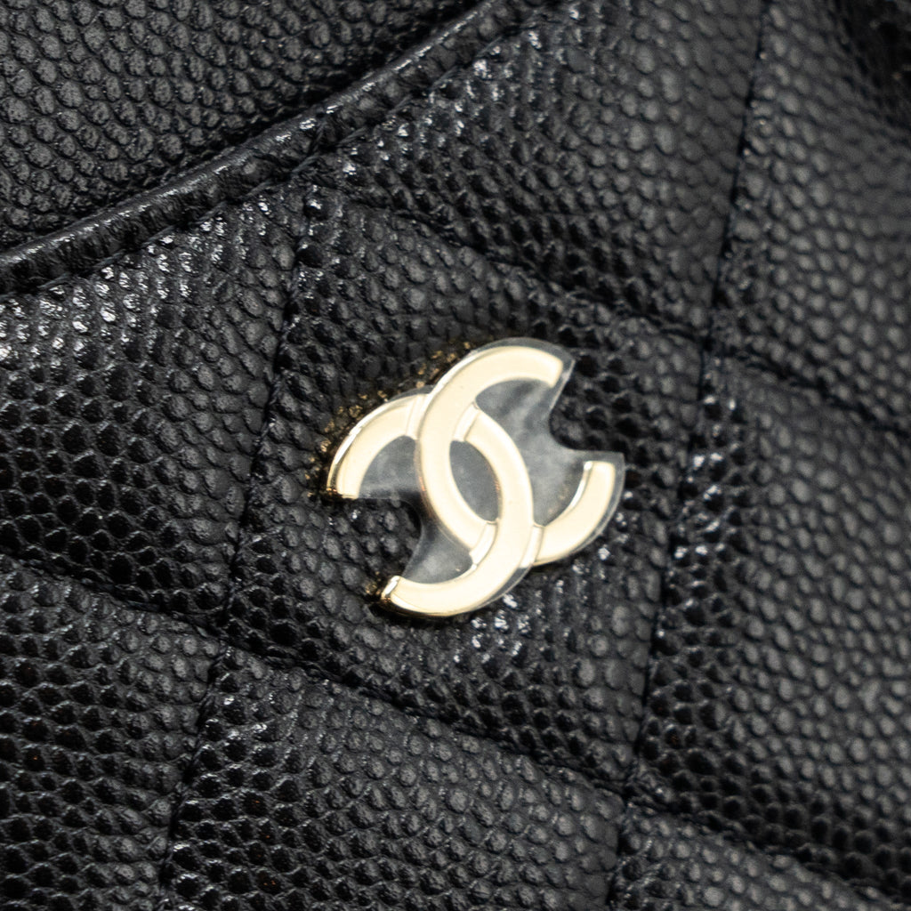 CHANEL 23K VERTICAL CARD HOLDER CAVIAR BLACK LGHW (MICROCHIP)