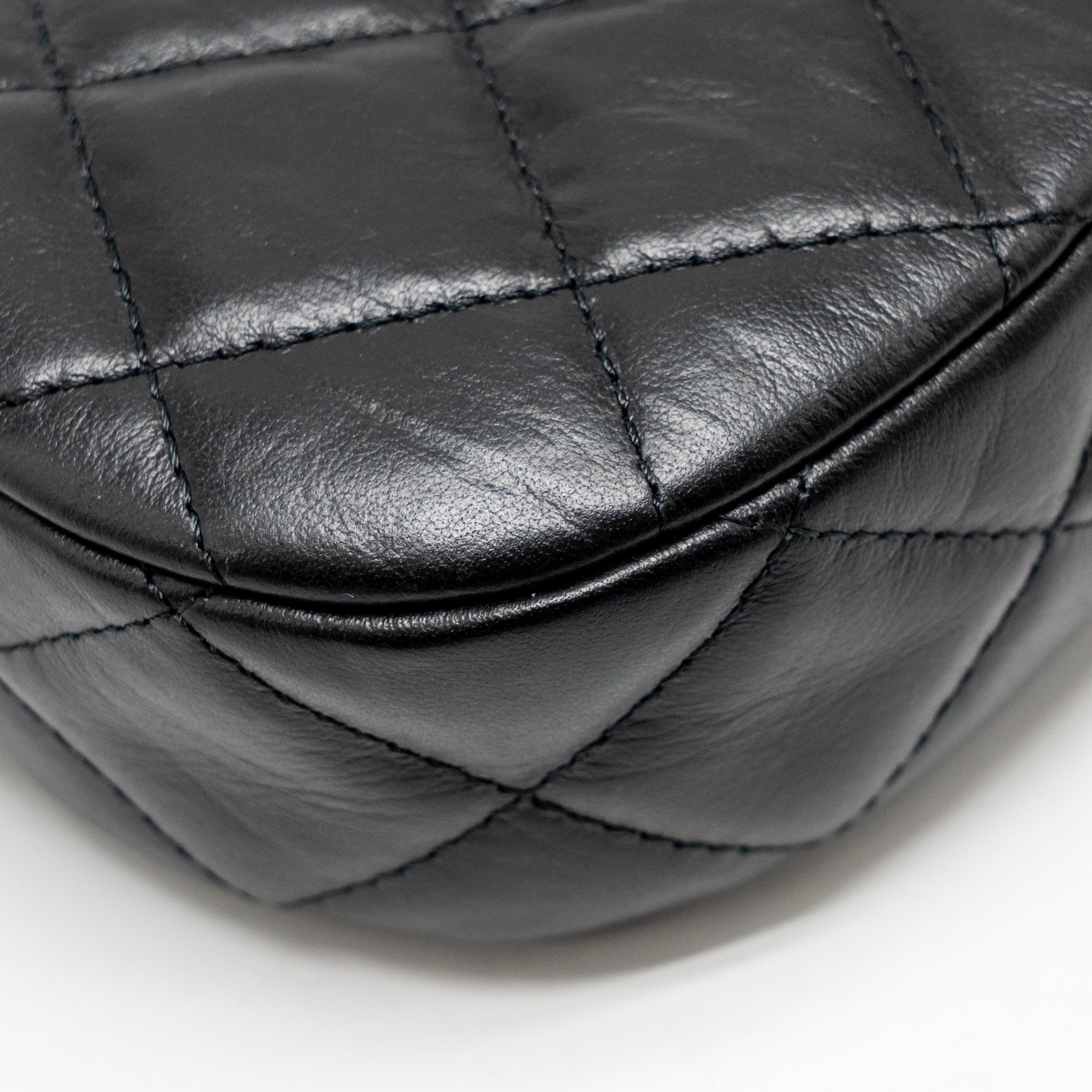CHANEL 23K SMALL 19 HOBO SHOULDER BAG CALFSKIN BLACK GHW (MICROCHIP)