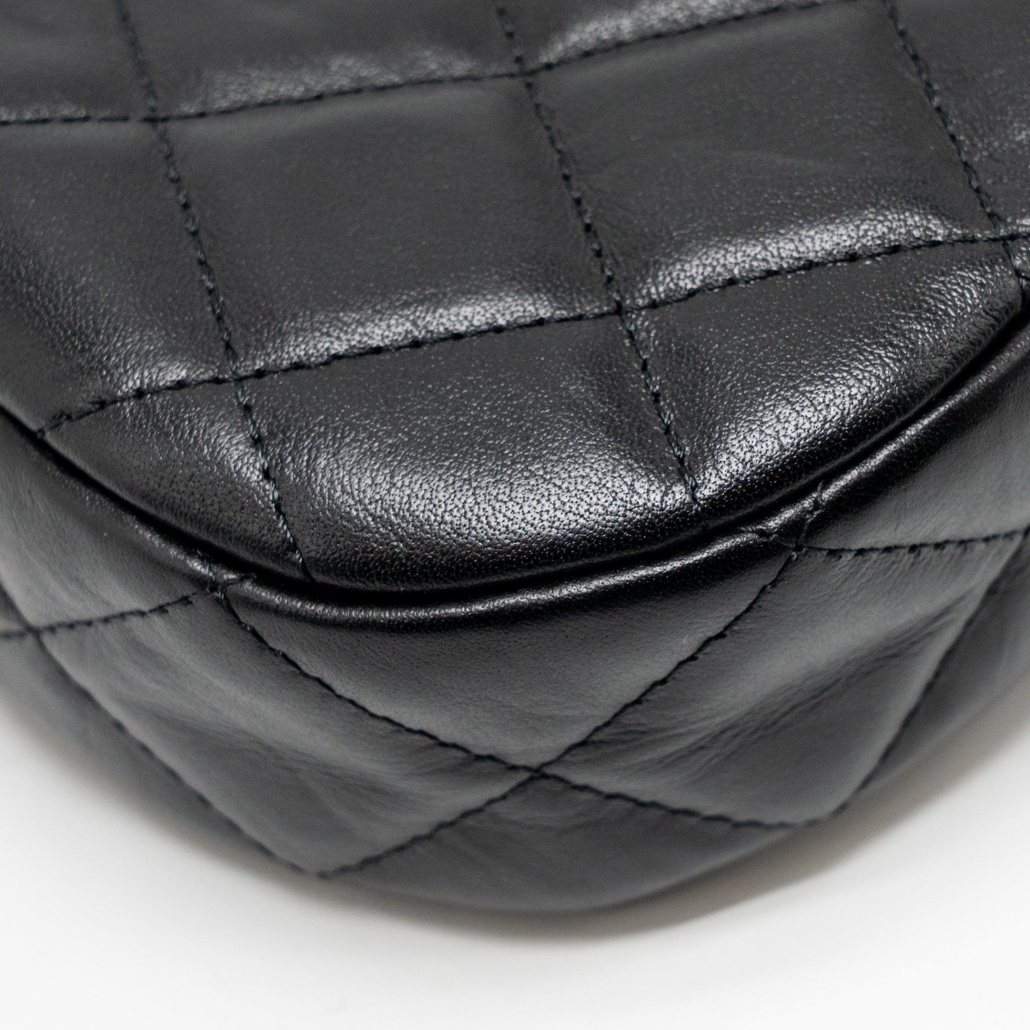 CHANEL 23K SMALL 19 HOBO SHOULDER BAG CALFSKIN BLACK GHW (MICROCHIP)
