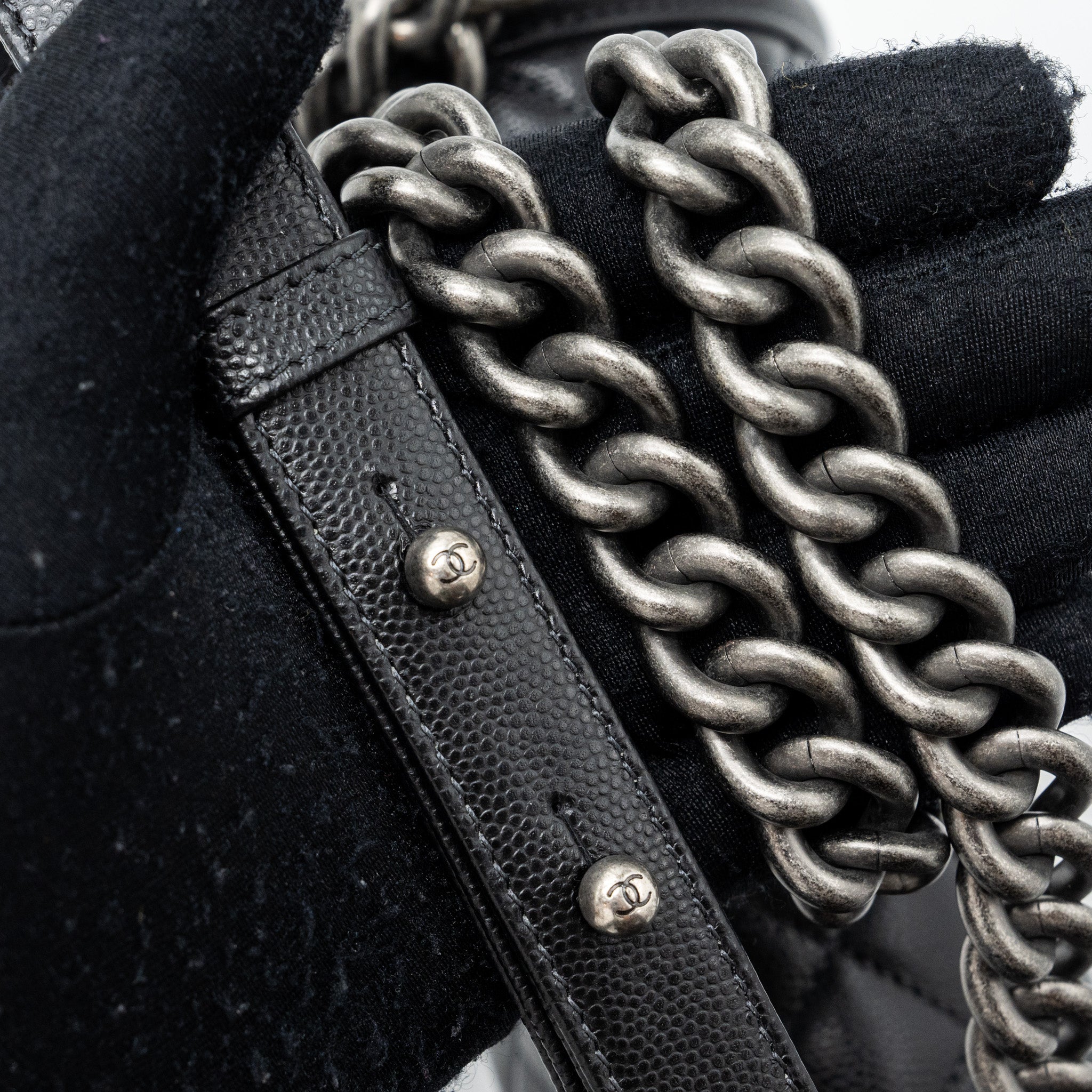 CHANEL MEDIUM BOY BAG CAVIAR BLACK RUTHENIUM SILVER HARDWARE(MICROCHIP)