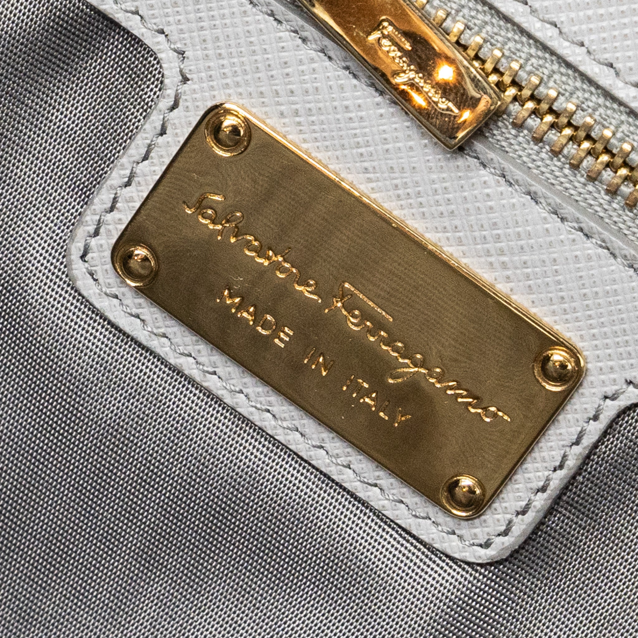 FERRAGAMO GINNY CHAIN BAG CALFSKIN LIGHT GREY LGHW