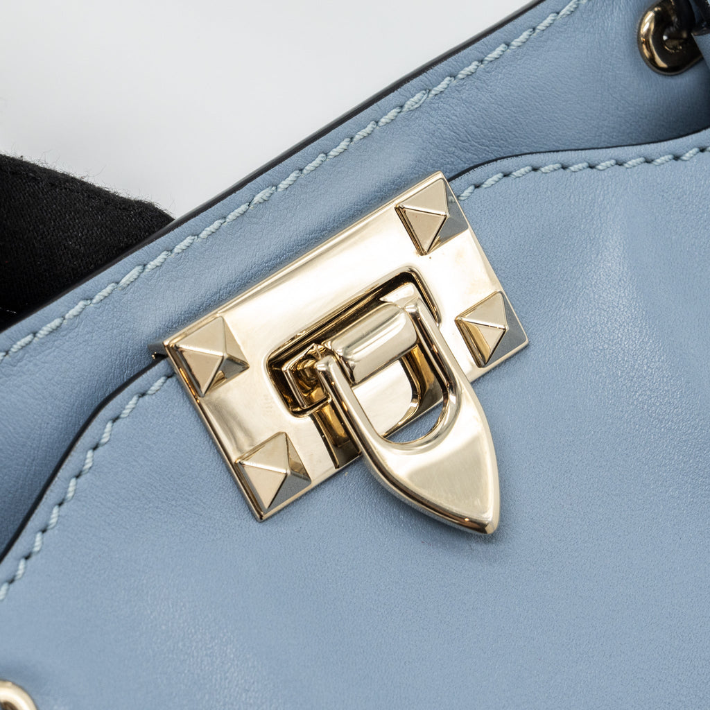 VALENTINO SMALL GRAINY ROCKSTUD BAG LAMBSKIN LIGHT BLUE LGHW