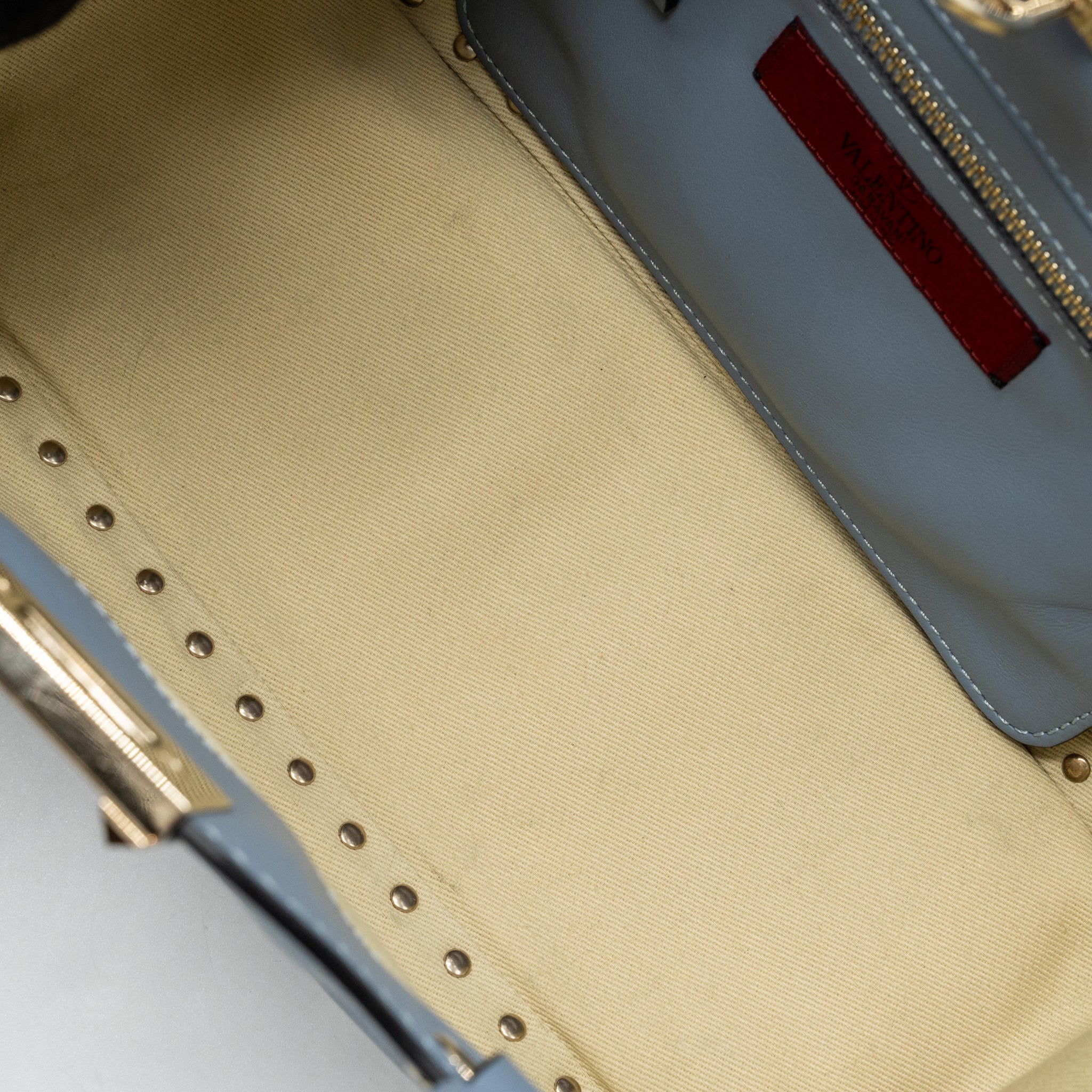 VALENTINO SMALL GRAINY ROCKSTUD BAG LAMBSKIN LIGHT BLUE LGHW