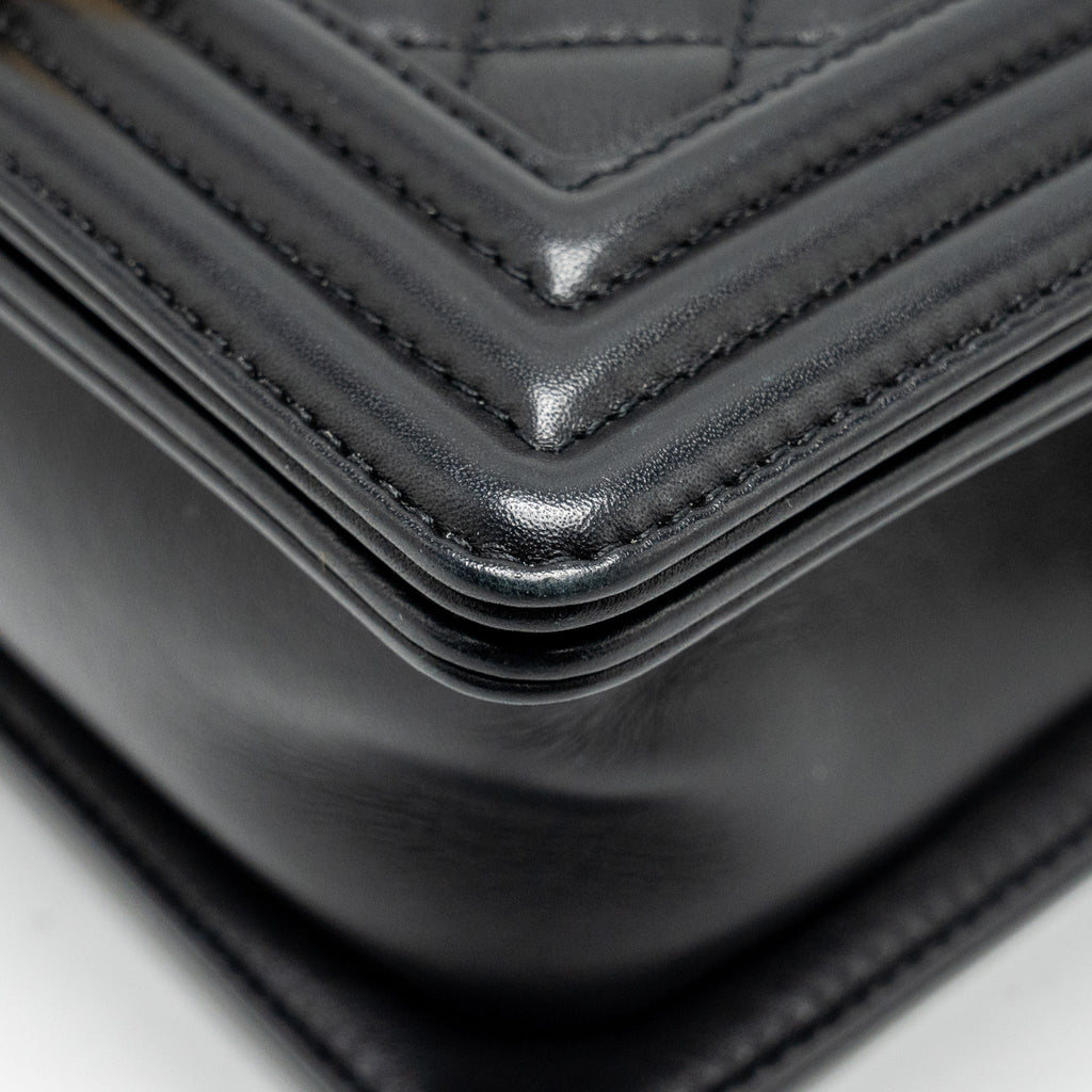 CHANEL SMALL BOY BAG CALFSKIN BLACK GHW (MICROCHIP)