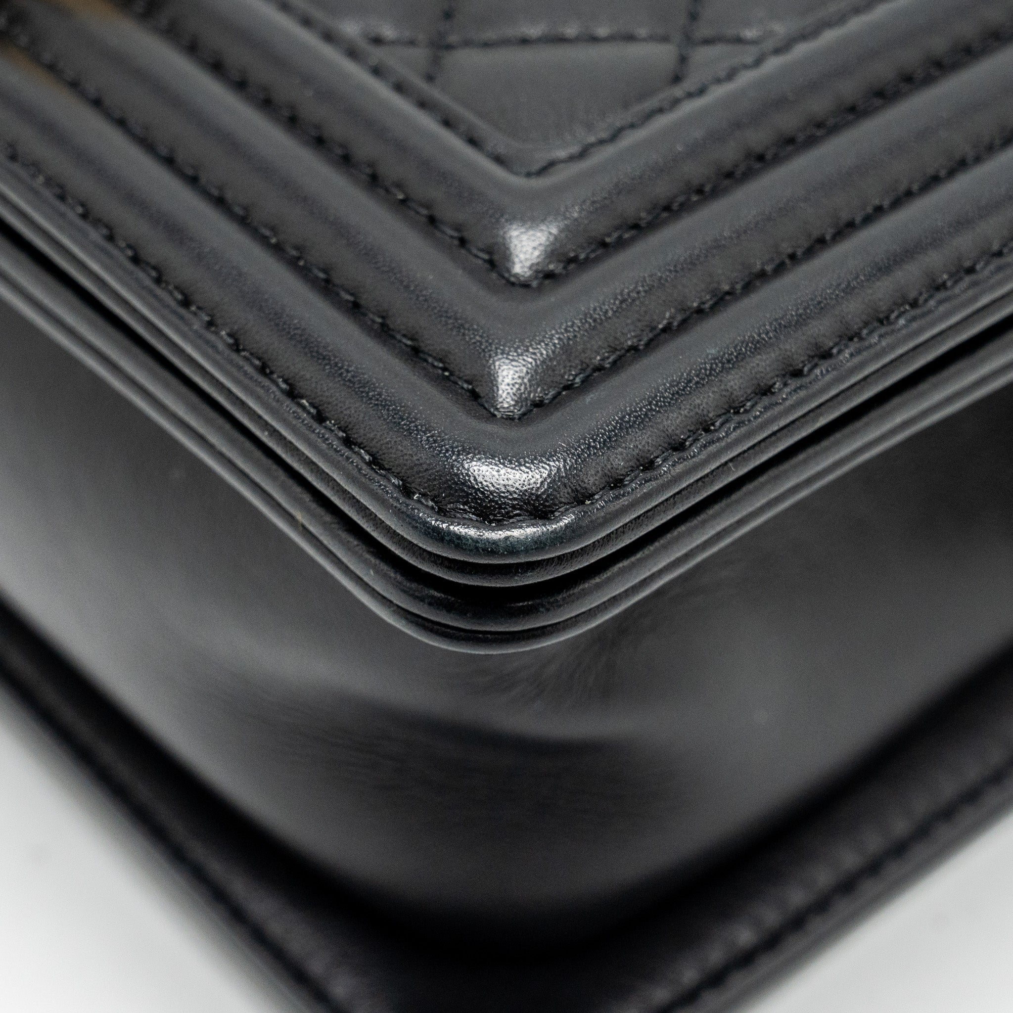 CHANEL SMALL BOY BAG CALFSKIN BLACK GHW (MICROCHIP)