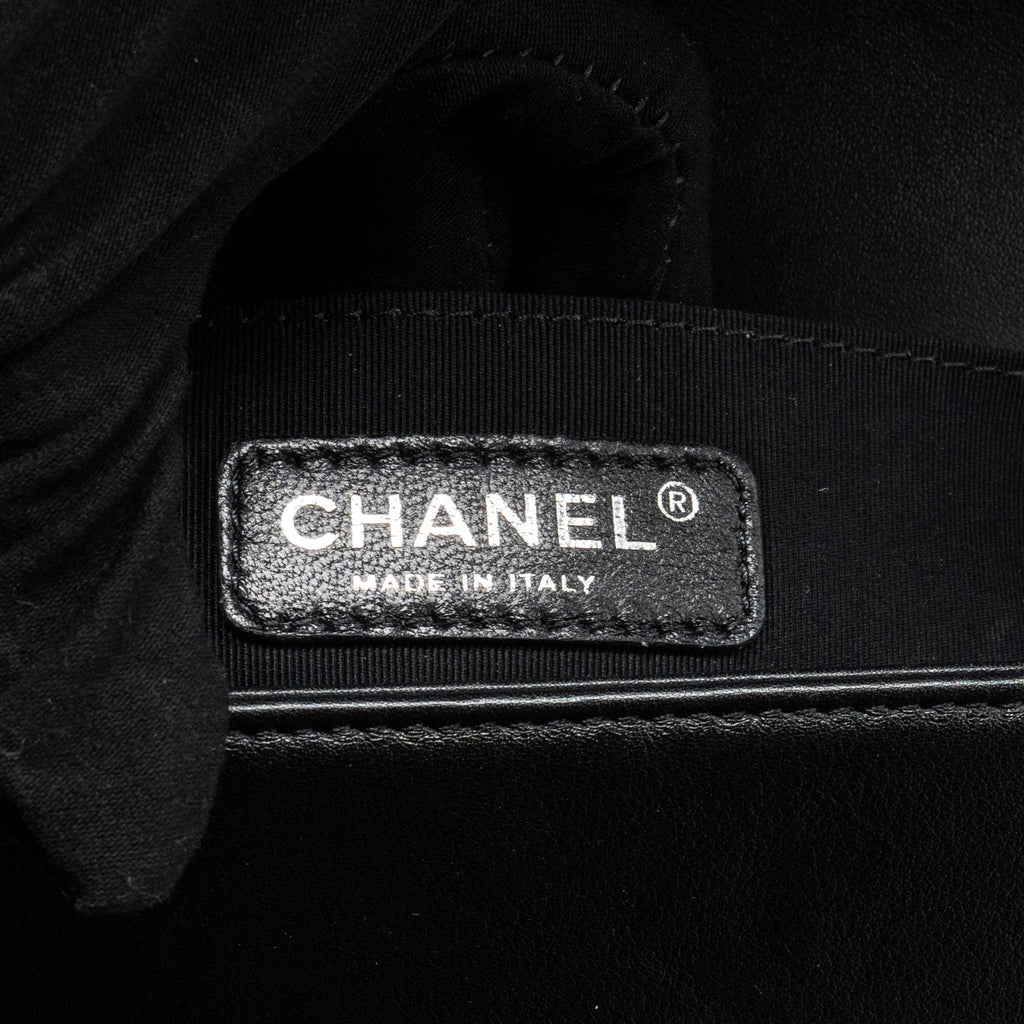 CHANEL MEDIUM BOY BAG CALFSKIN BLACK RUTHENIUM HARDWARE