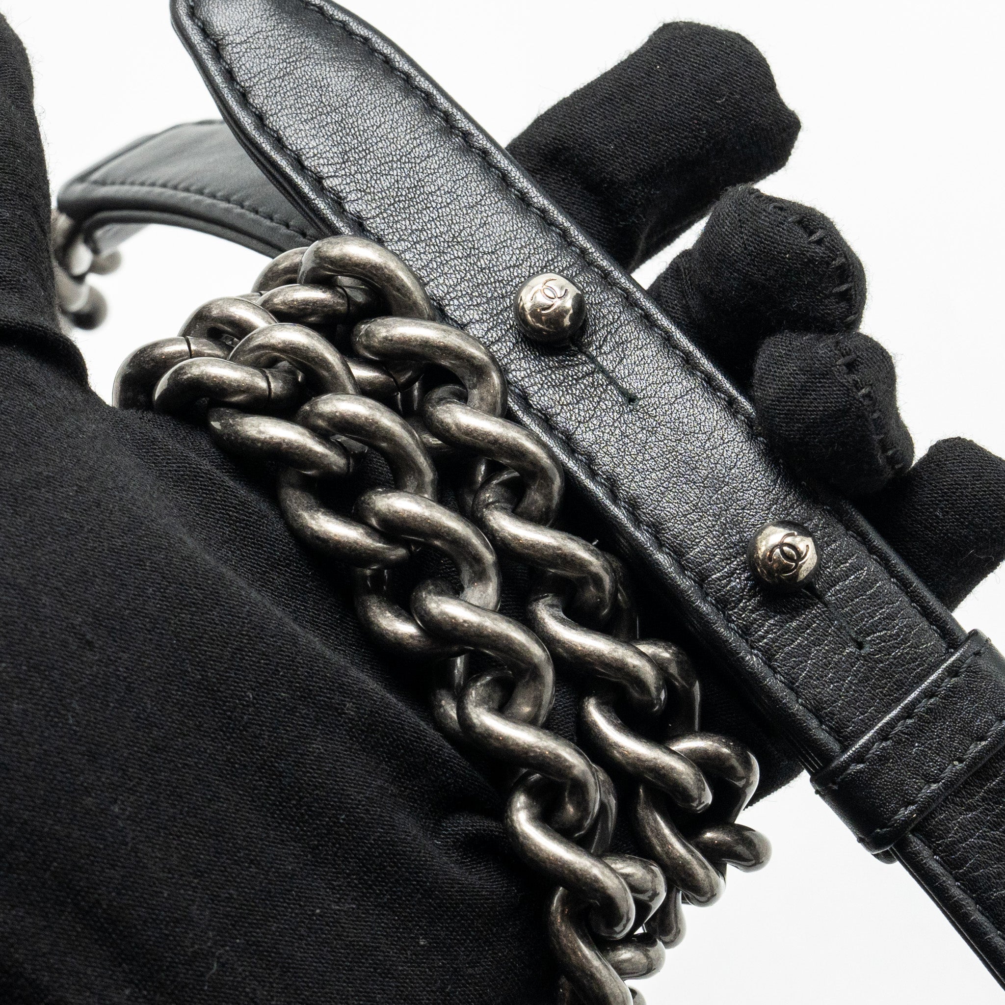 CHANEL MEDIUM BOY BAG CALFSKIN BLACK RUTHENIUM HARDWARE