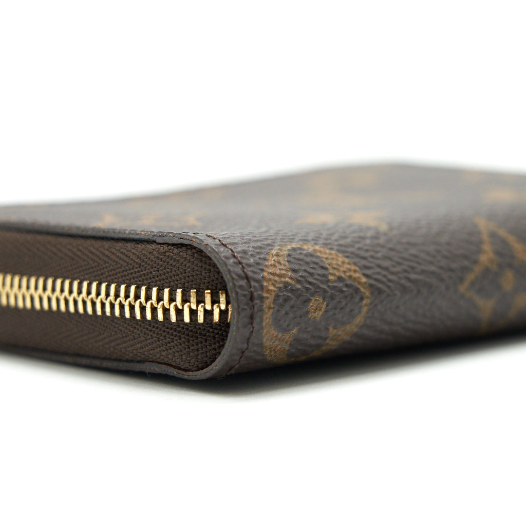 LOUIS VUITTON ZIPPY COIN PURSE MONOGRAM CANVAS