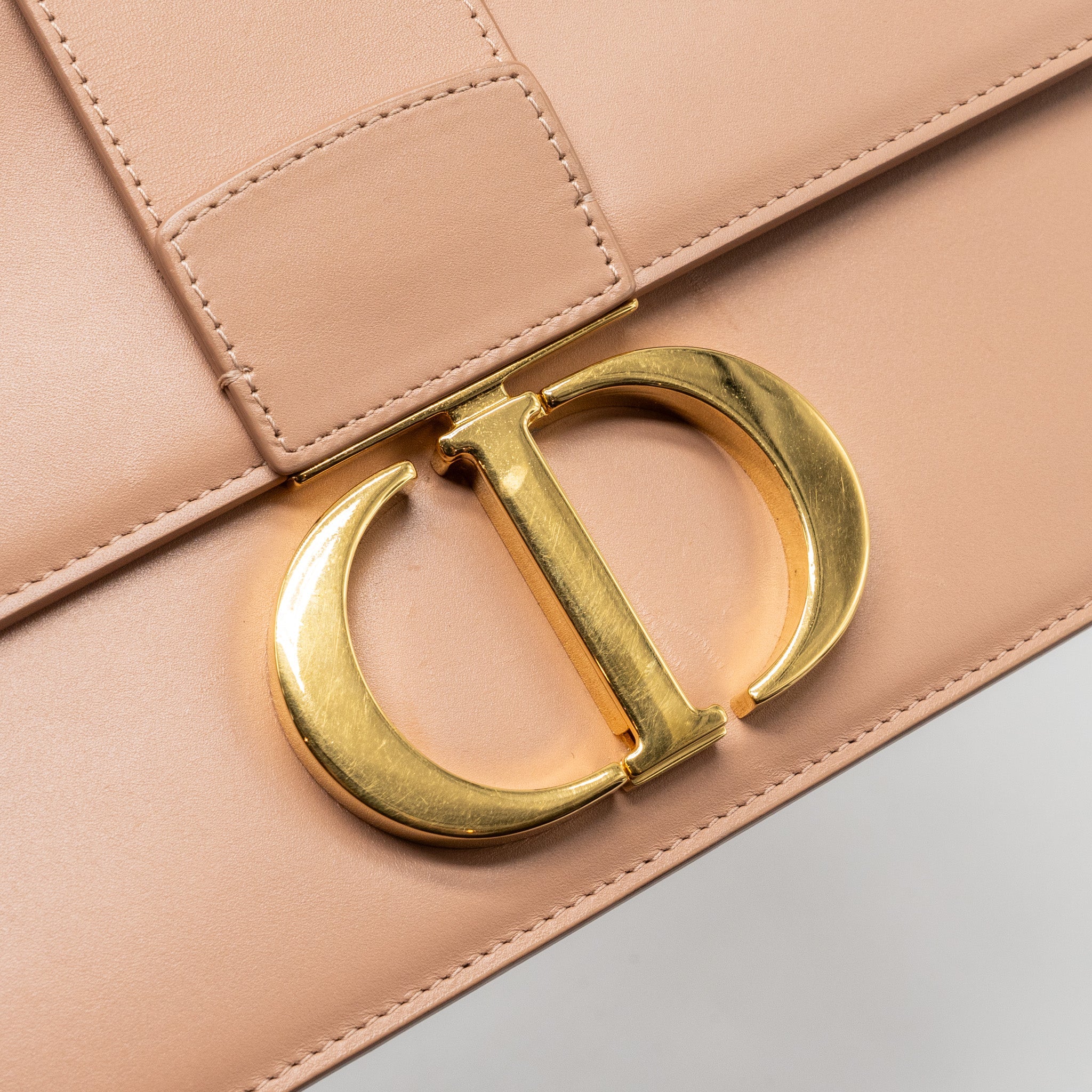 DIOR 30 MONTAIGNE MEDIUM FLAP BAG CALFSKIN BEIGE GHW