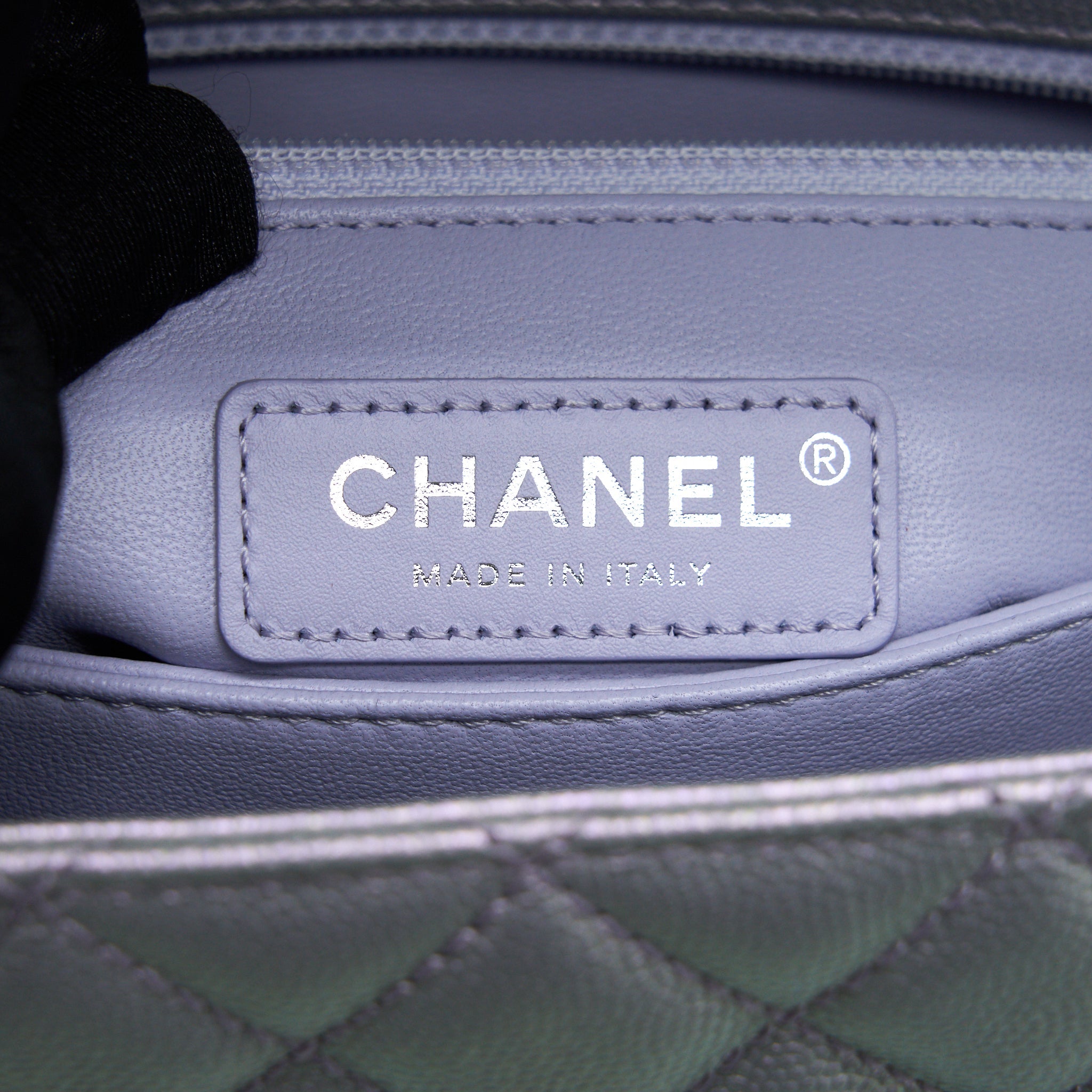 CHANEL 21K SMALL COCO HANDLE 24CM CAVIAR IRIDESCENT LILAC RAINBOW HARDWARE (MICROCHIP)