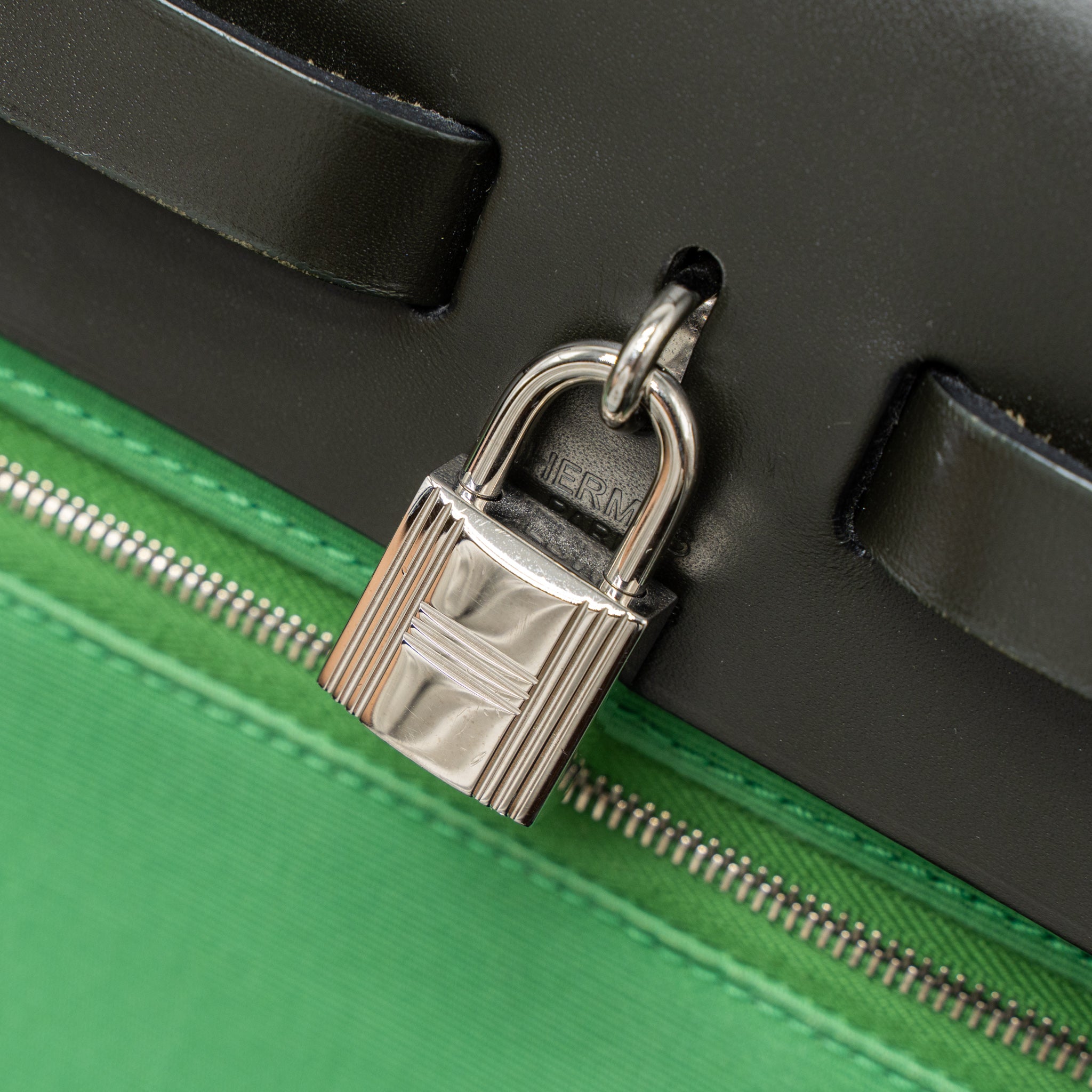 HERMES HERBAG 31 ZIP BAG CACHE HUNTER/CANVAS GREEN SHW