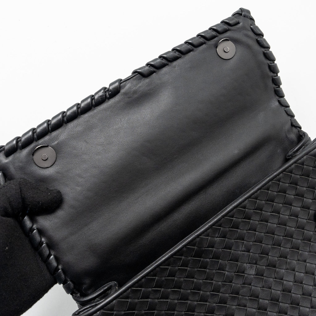 BOTTEGA VENETA SINGLE CHAIN FLAP BAG LEATHER BLACK WITH BLACK HARDWARE