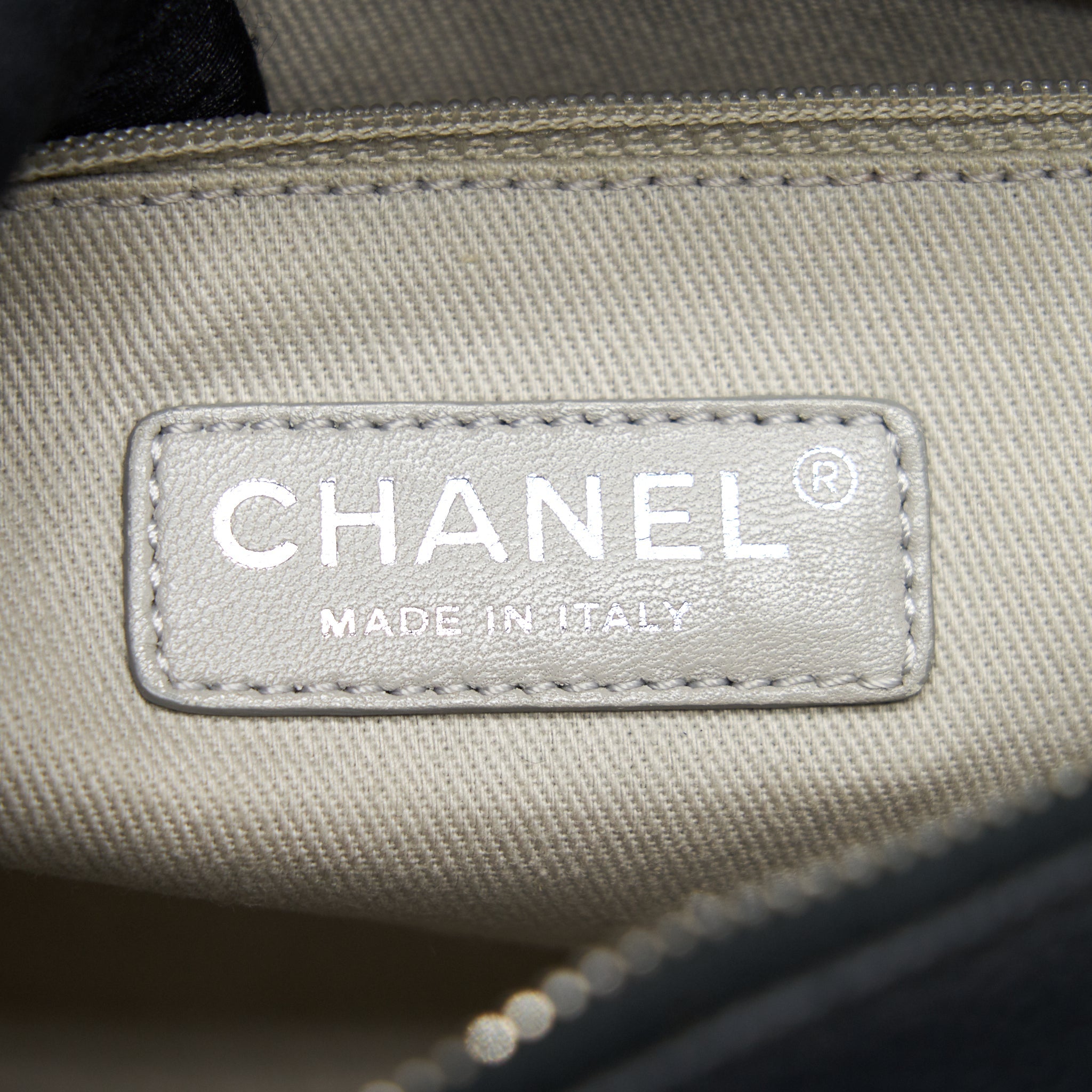 CHANEL FLAP BAG WITH INNER ZIPPER CAVIAR BLACK SHW
