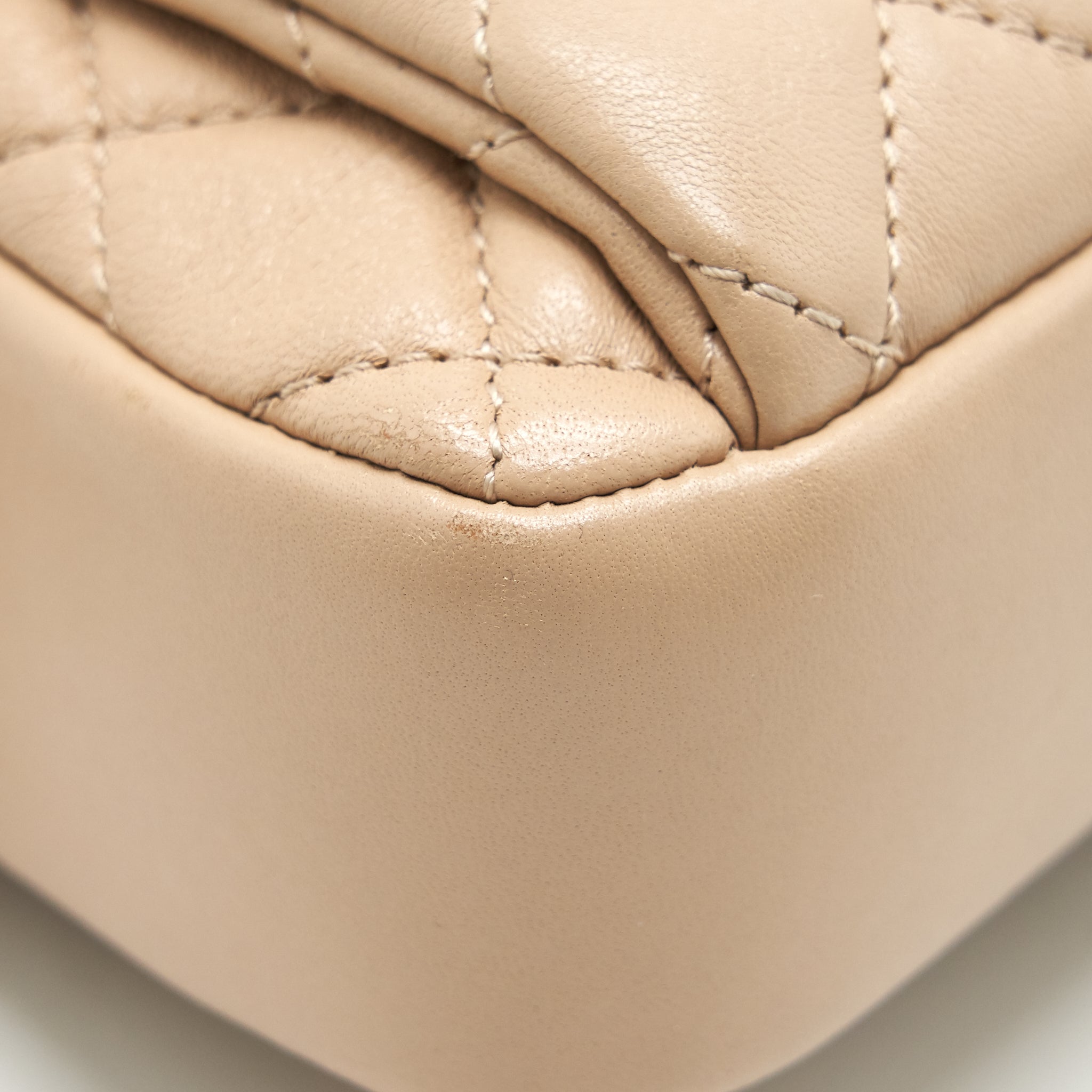 CHANEL QUILTED CHAIN SHOULDER BAG/ CROSSBODY BAG BEIGE LGHW