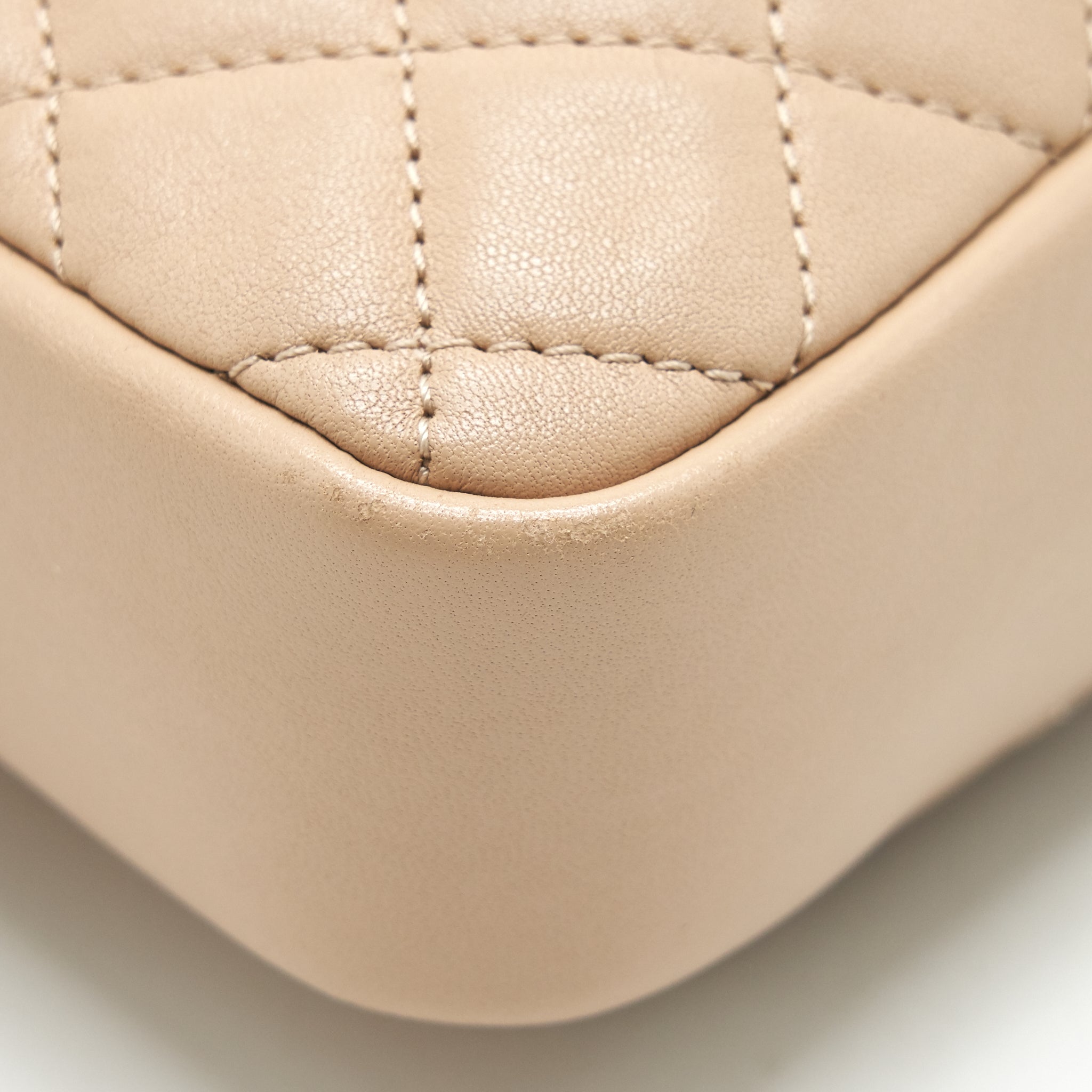 CHANEL QUILTED CHAIN SHOULDER BAG/ CROSSBODY BAG BEIGE LGHW