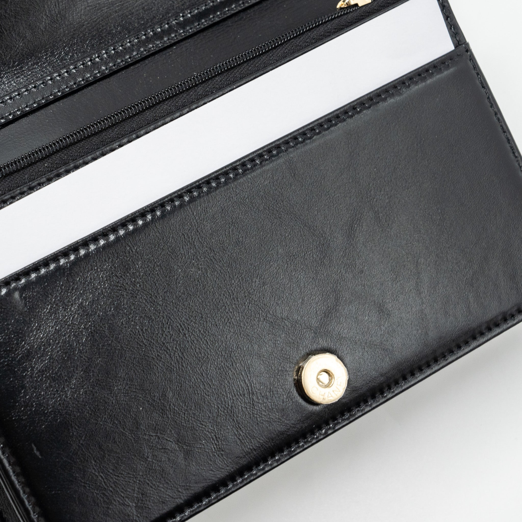 CHANEL 24C 31 WALLET ON CHAIN SHINY CALFSKIN BLACK LGHW (MICROCHIP)