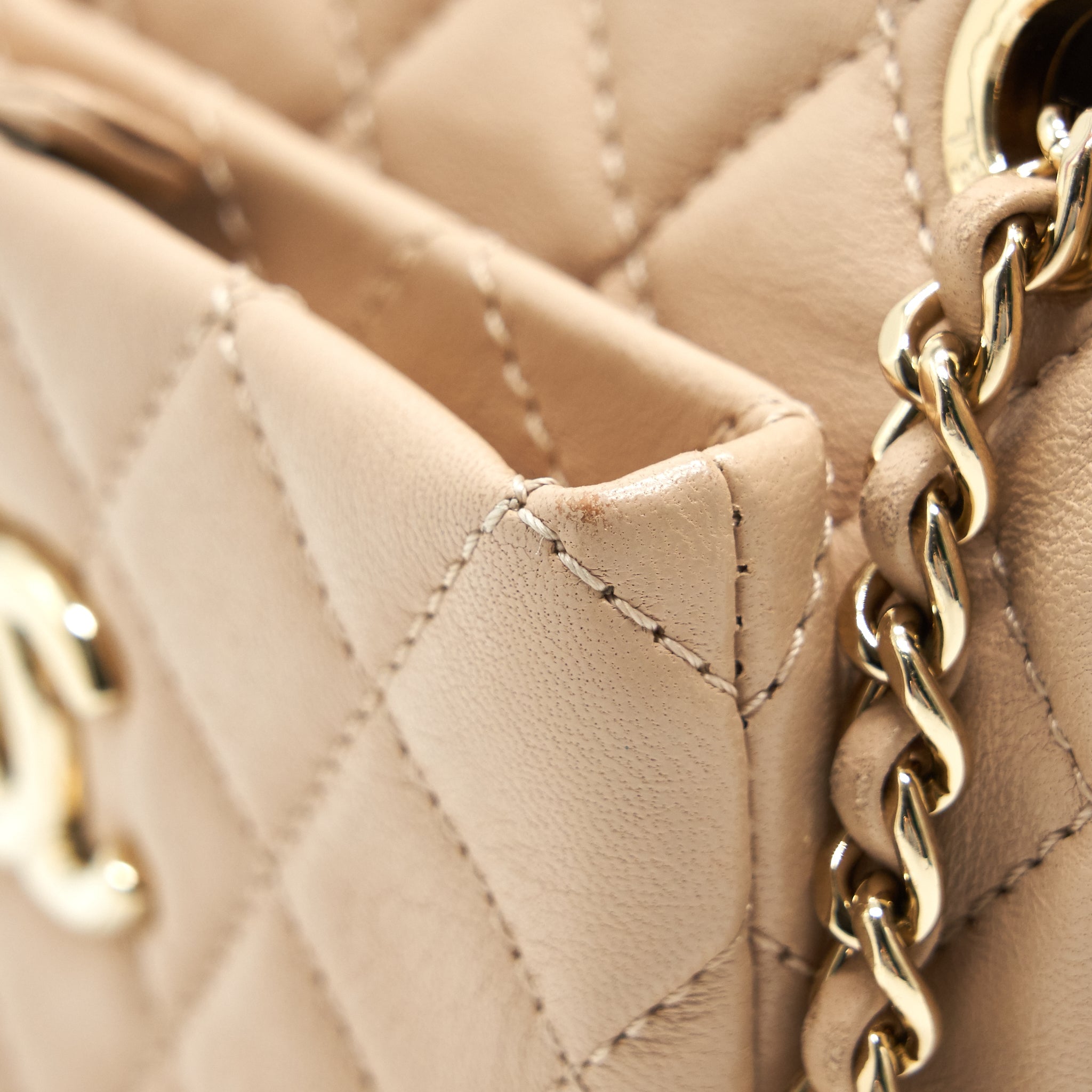 CHANEL QUILTED CHAIN SHOULDER BAG/ CROSSBODY BAG BEIGE LGHW
