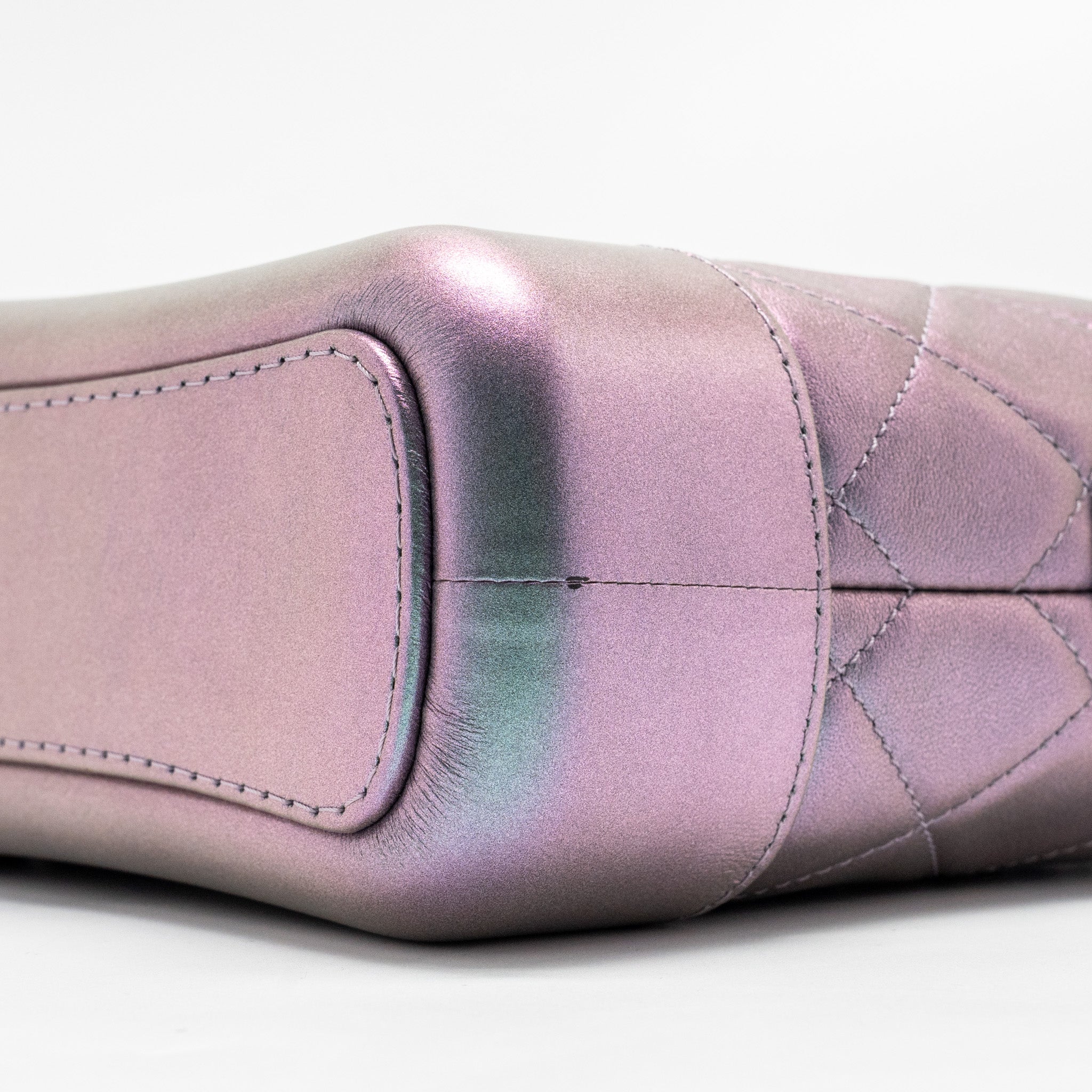 CHANEL SMALL GABRIELLE HOBO BAG CALFSKIN / LAMBSKIN IRIDESCENT LIGHT PURPLE MULTICOLOUR HARDWARE