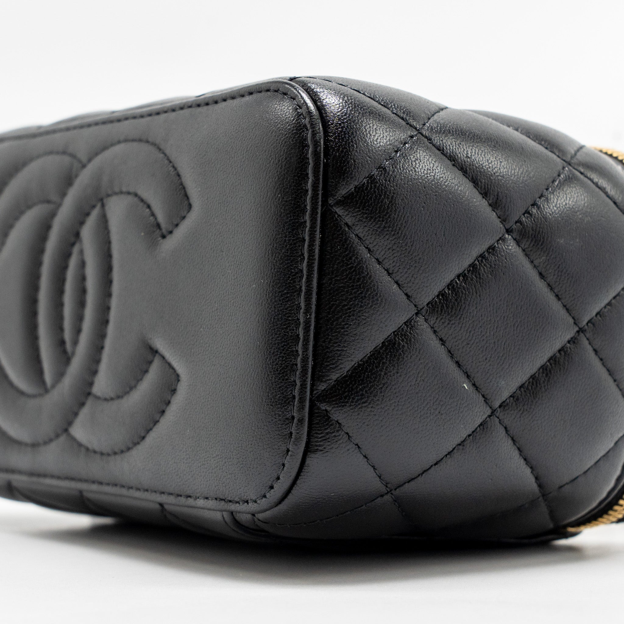 CHANEL LETTER TWIST TOP HANDLE LONG VANITY WITH CHAIN LAMBSKIN BLACK GHW (MICROCHIP)