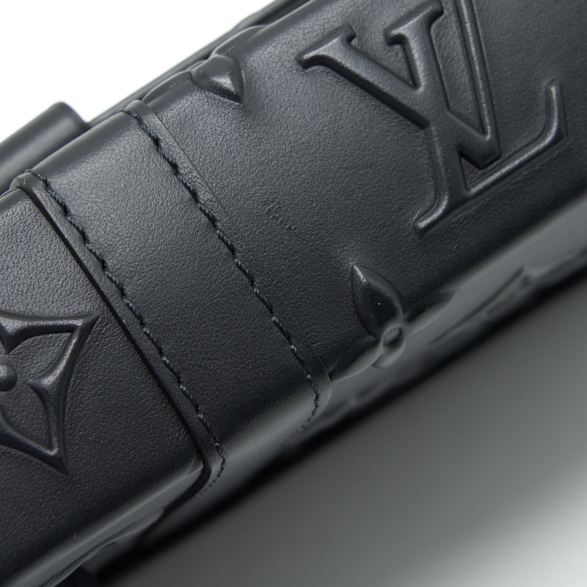 LOUIS VUITTON TRUNK SLINGBAG BLACK