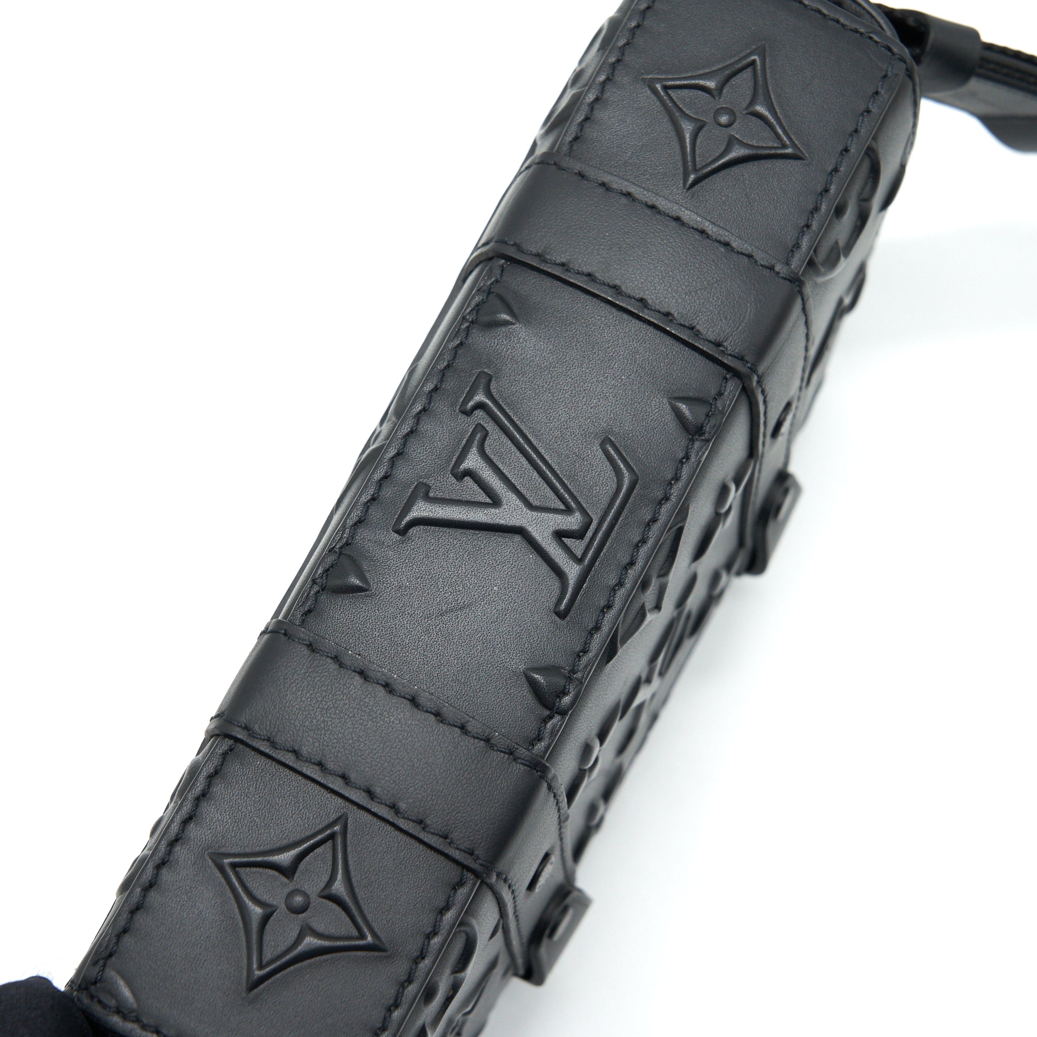 LOUIS VUITTON TRUNK SLINGBAG BLACK