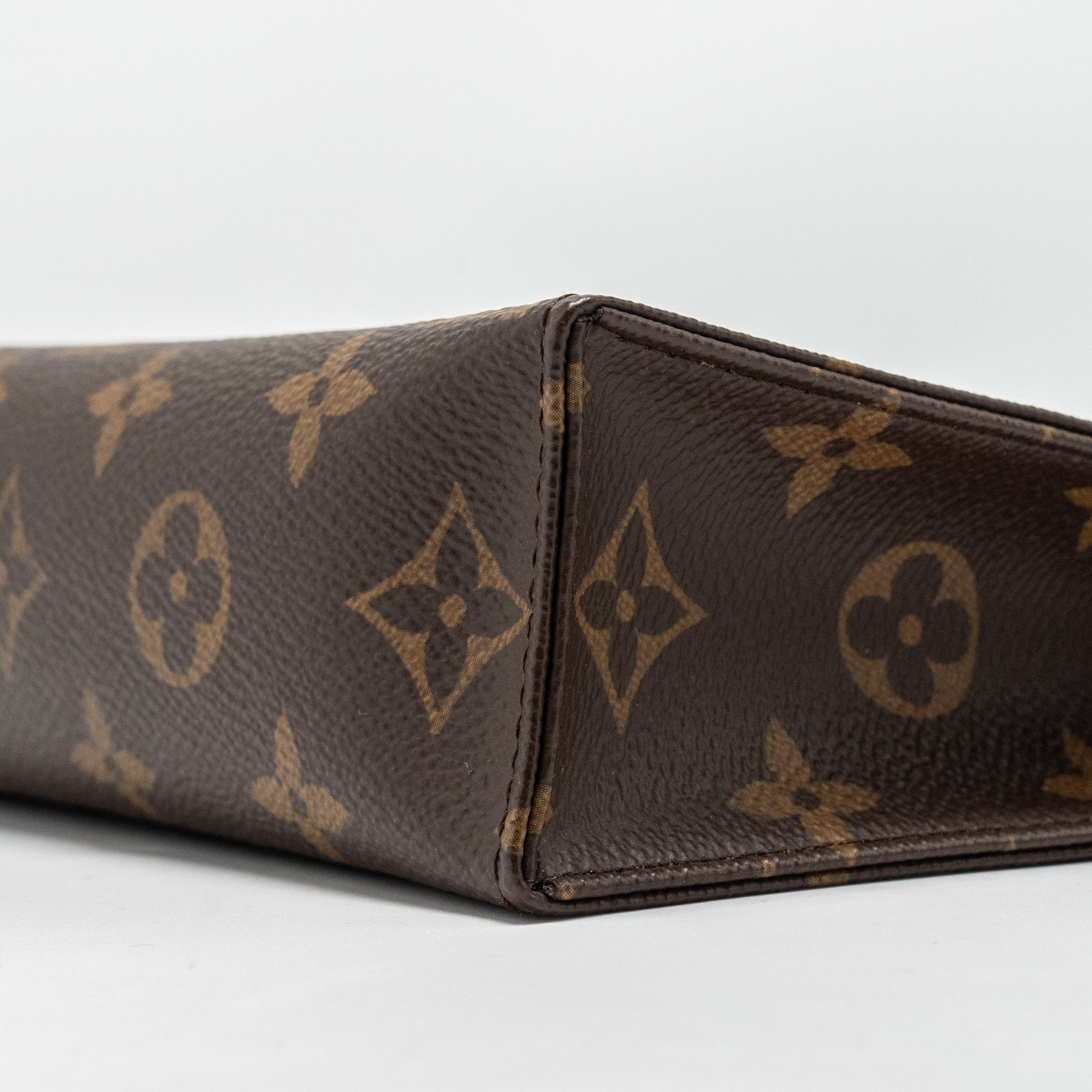 LOUIS VUITTON POCHE TOILETTE 19 MONOGRAM CANVAS GHW