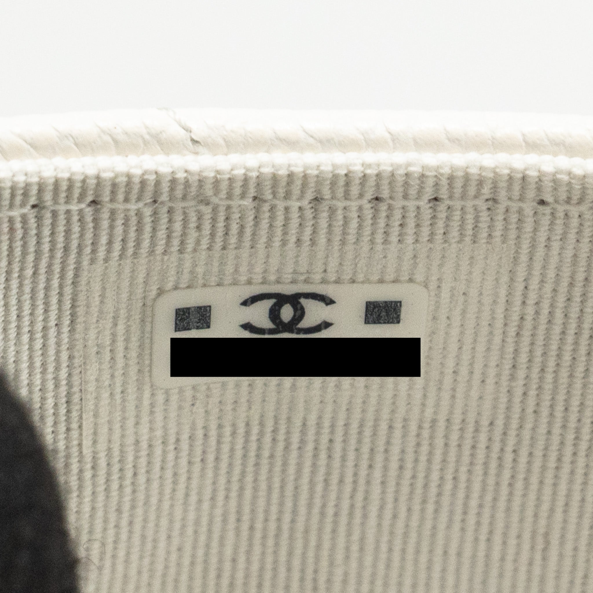 CHANEL CLASSIC FLAP CARD HOLDER CAVIAR WHITE LGHW (MICROCHIP)