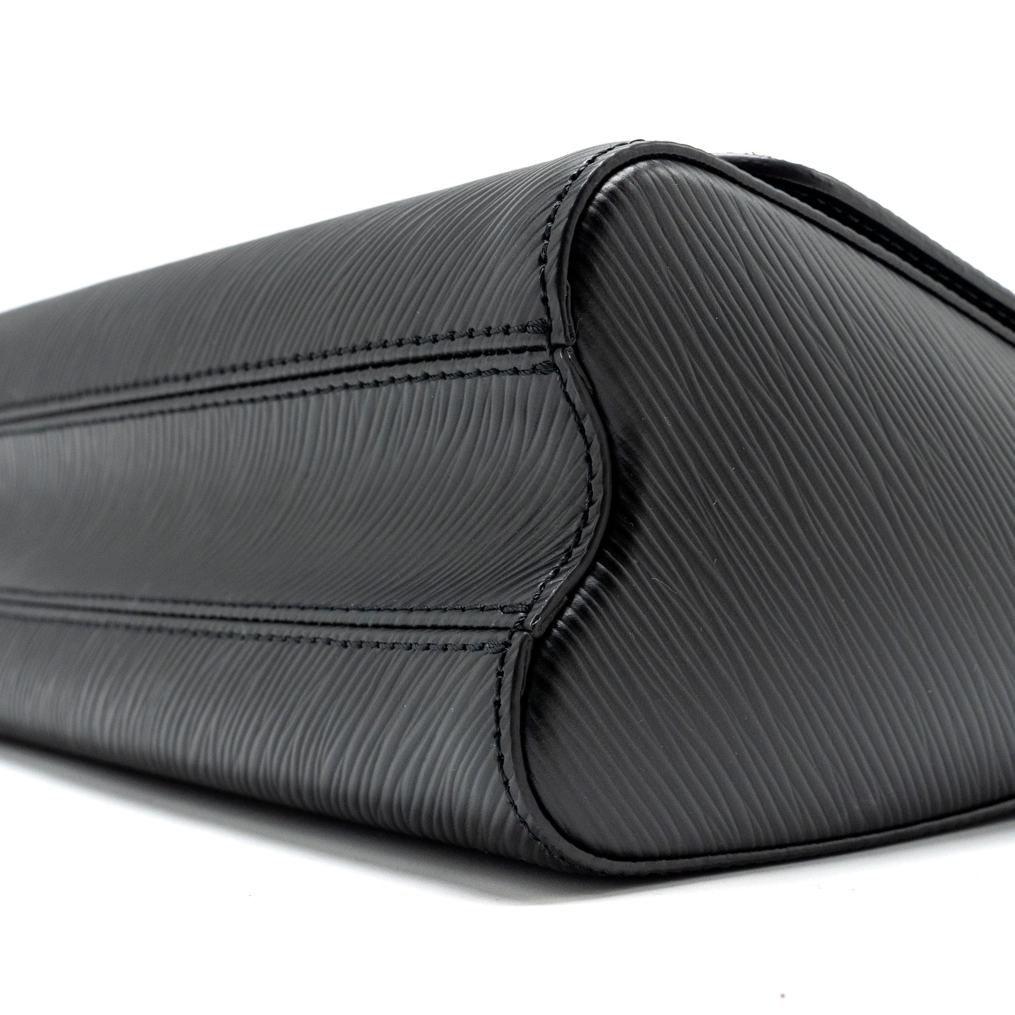 LOUIS VUITTON TWIST MM EPI BLACK GHW