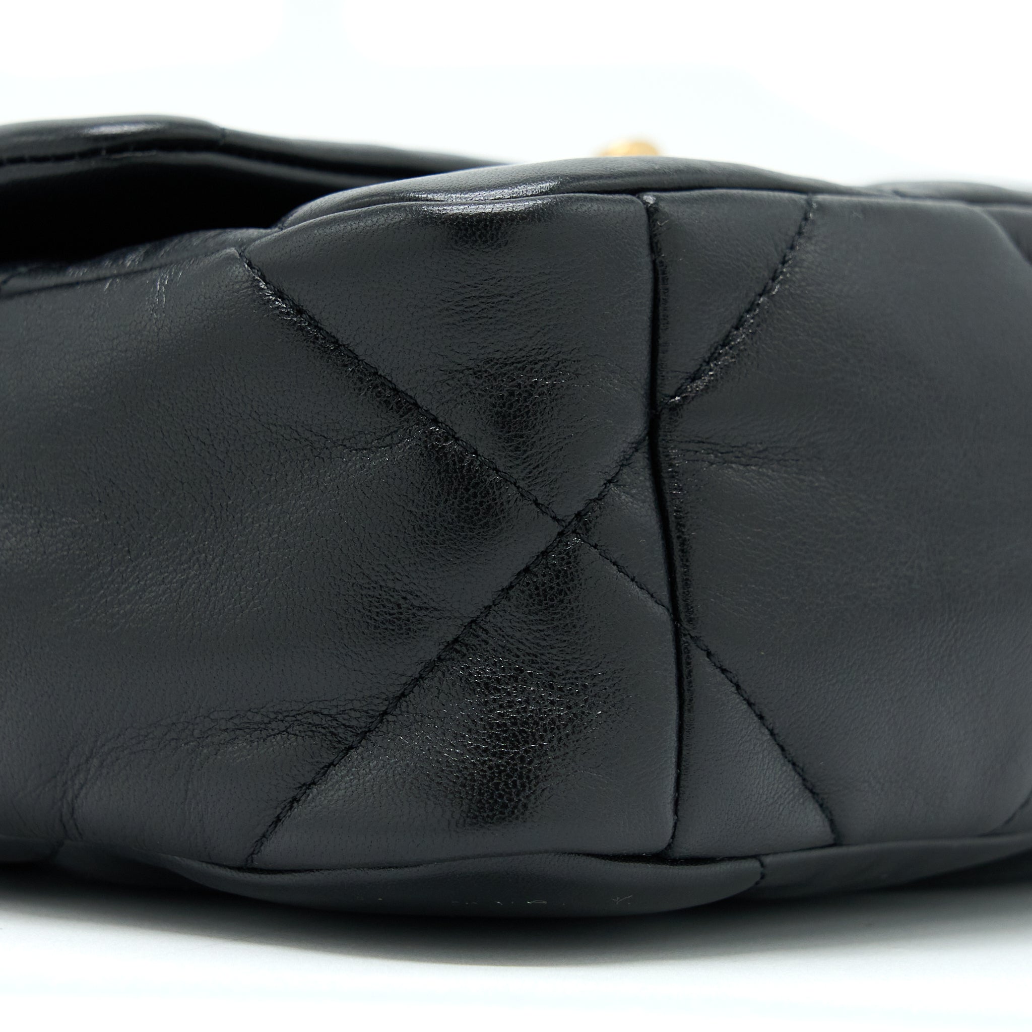 CHANEL SMALL 19 BAG LAMBSKIN BLACK MULTICOLOUR HARDWARE (MICROCHIP)