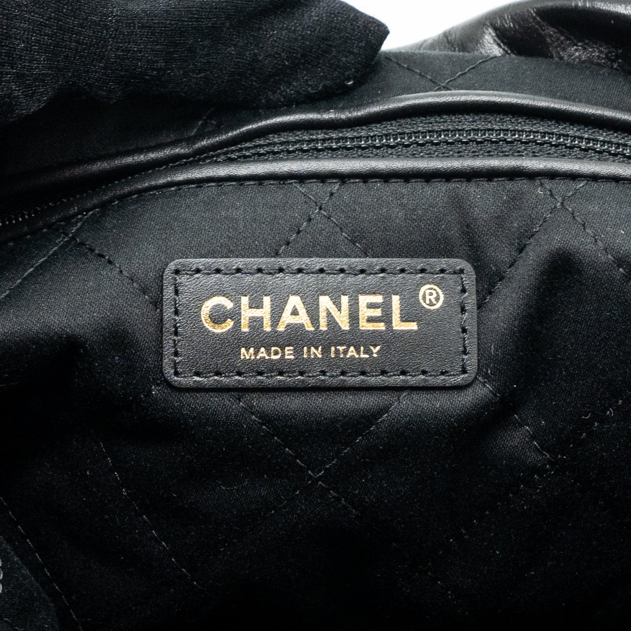 CHANEL MEDIUM 22 BAG SHINY CALFSKIN BLACK GHW (MICROCHIP)