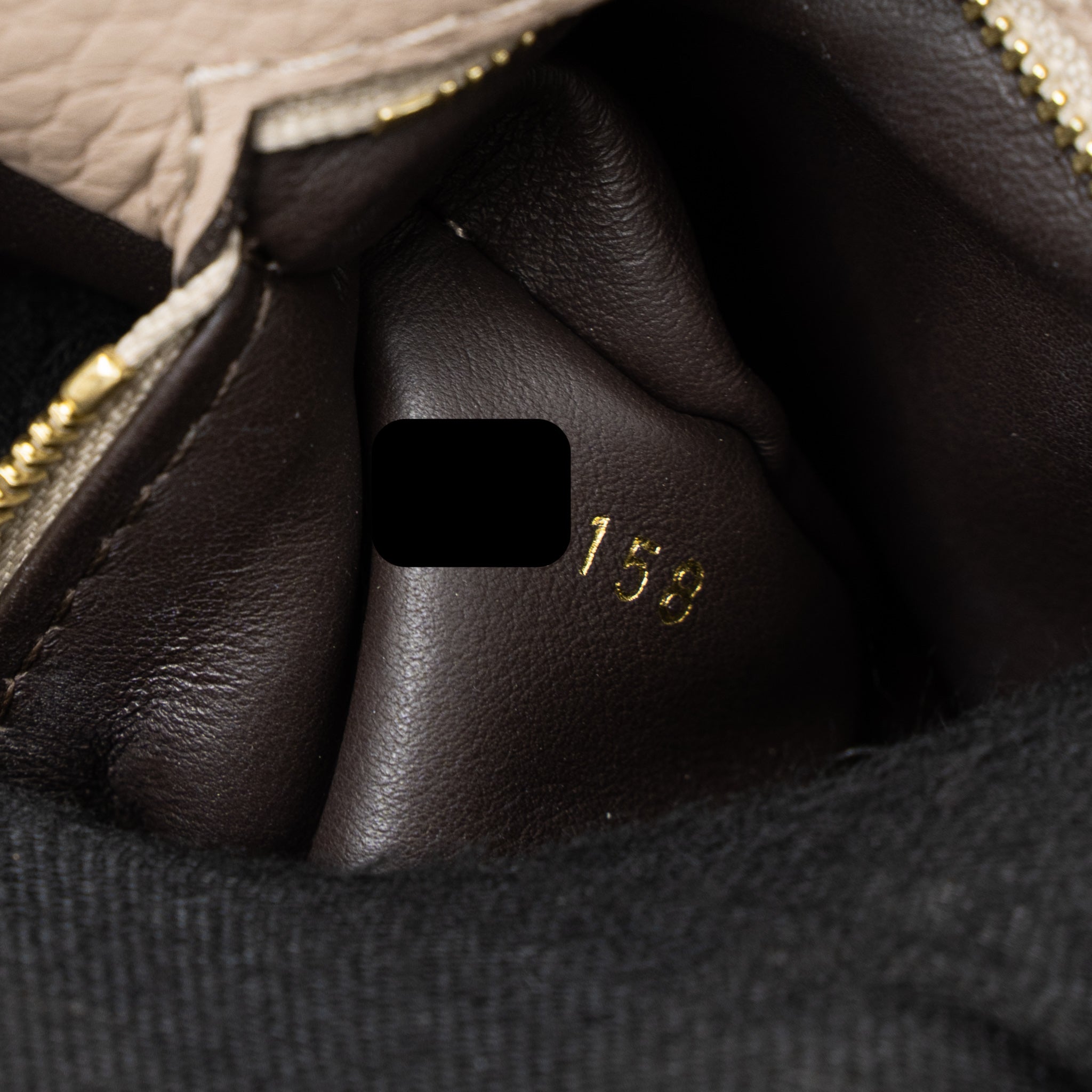 LOUIS VUITTON CAPUCINES MM TAURILLON LIGHT GREY GHW