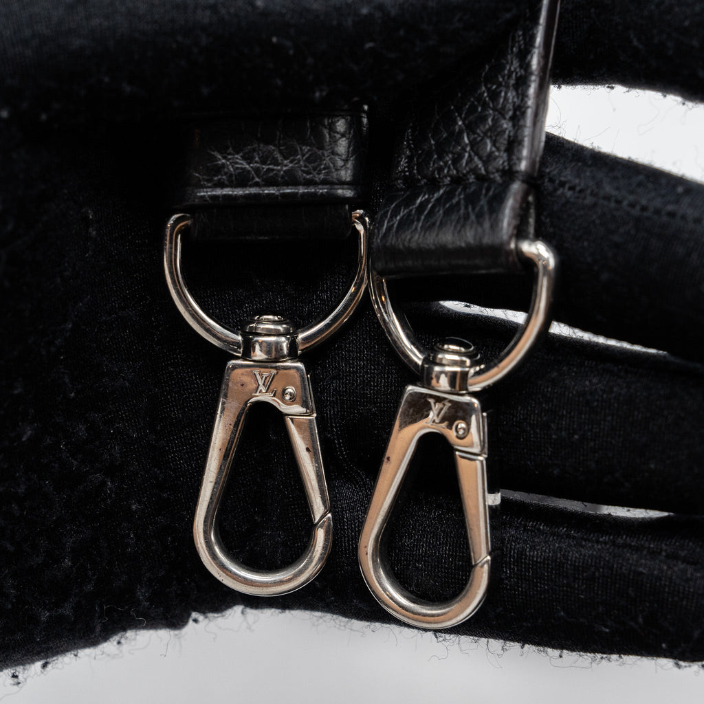 LOUIS VUITTON CAPUCINES PM CALFSKIN BLACK SHW