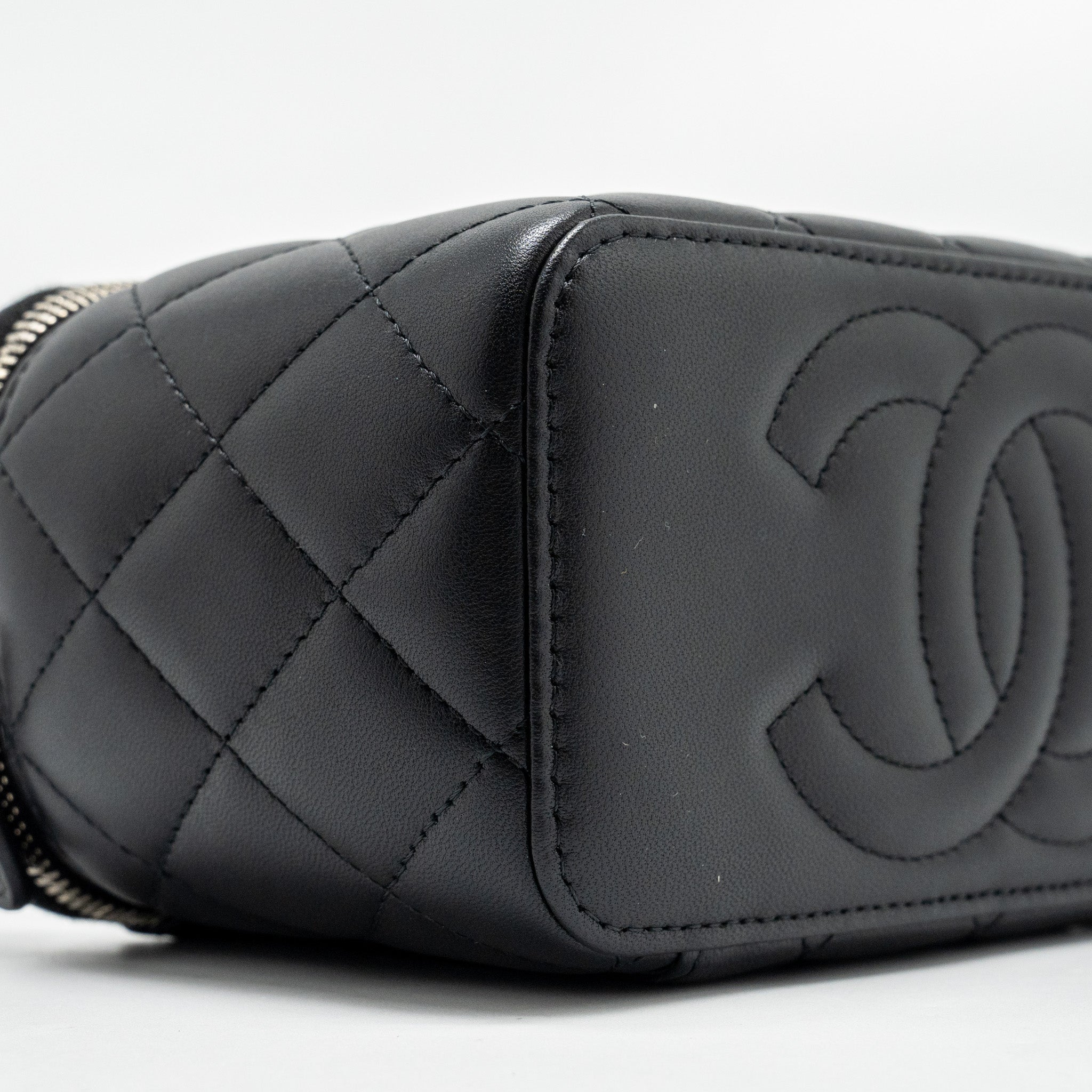 CHANEL TOP HANDLE LONG VANITY CASE LAMBSKIN BLACK SHW (MICROCHIP)