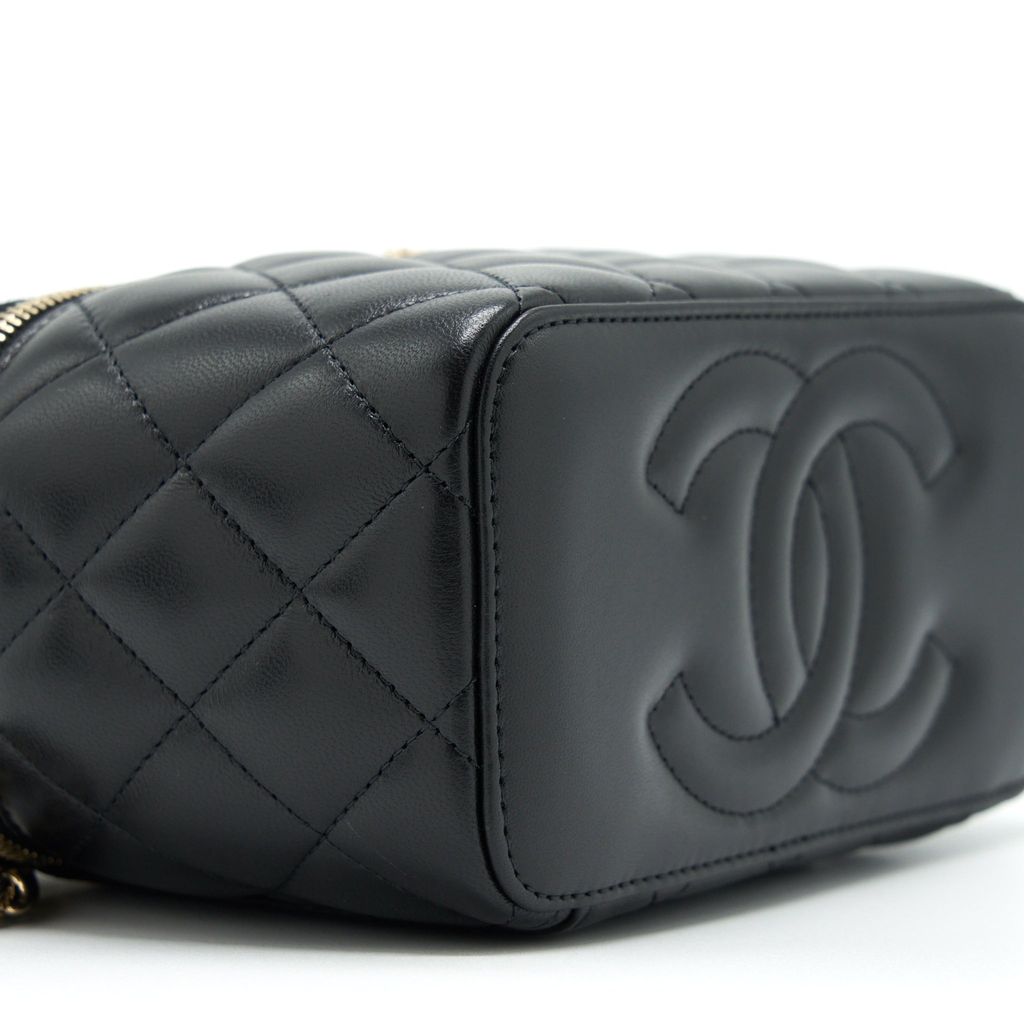 CHANEL 22A TOP HANDLE LONG VANITY WITH CHAIN LAMBSKIN BLACK LGHW