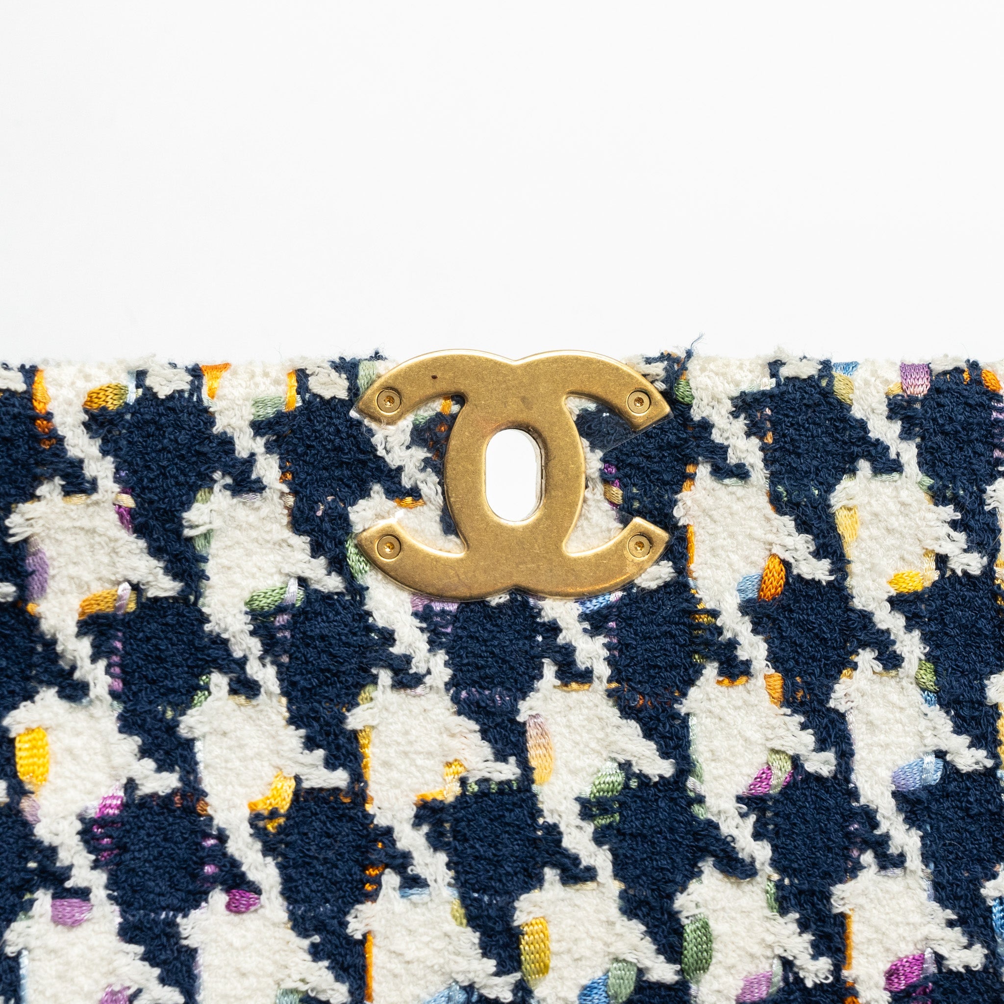 CHANEL SMALL 19 BAG FABRIC MULTICOLOUR BLUE / WHITE MULTICOLOUR HARDWARE