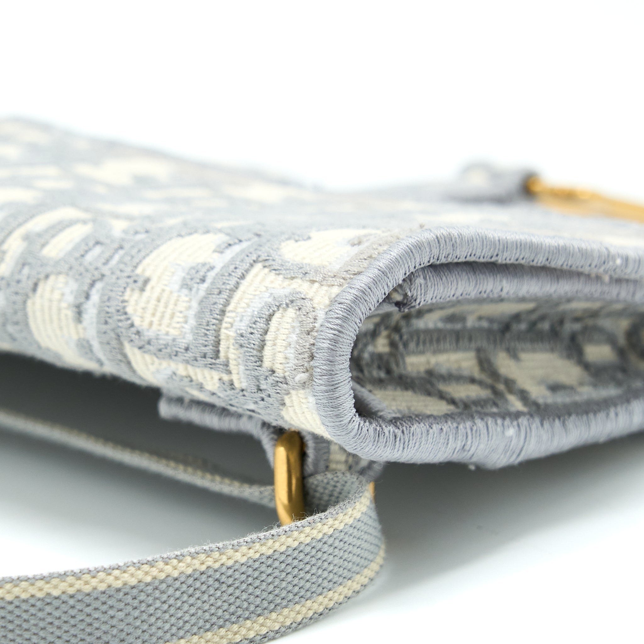 DIOR SADDLE SLIM POUCH LIGHT GREY DIOR OBLIQUE EMBROIDERY