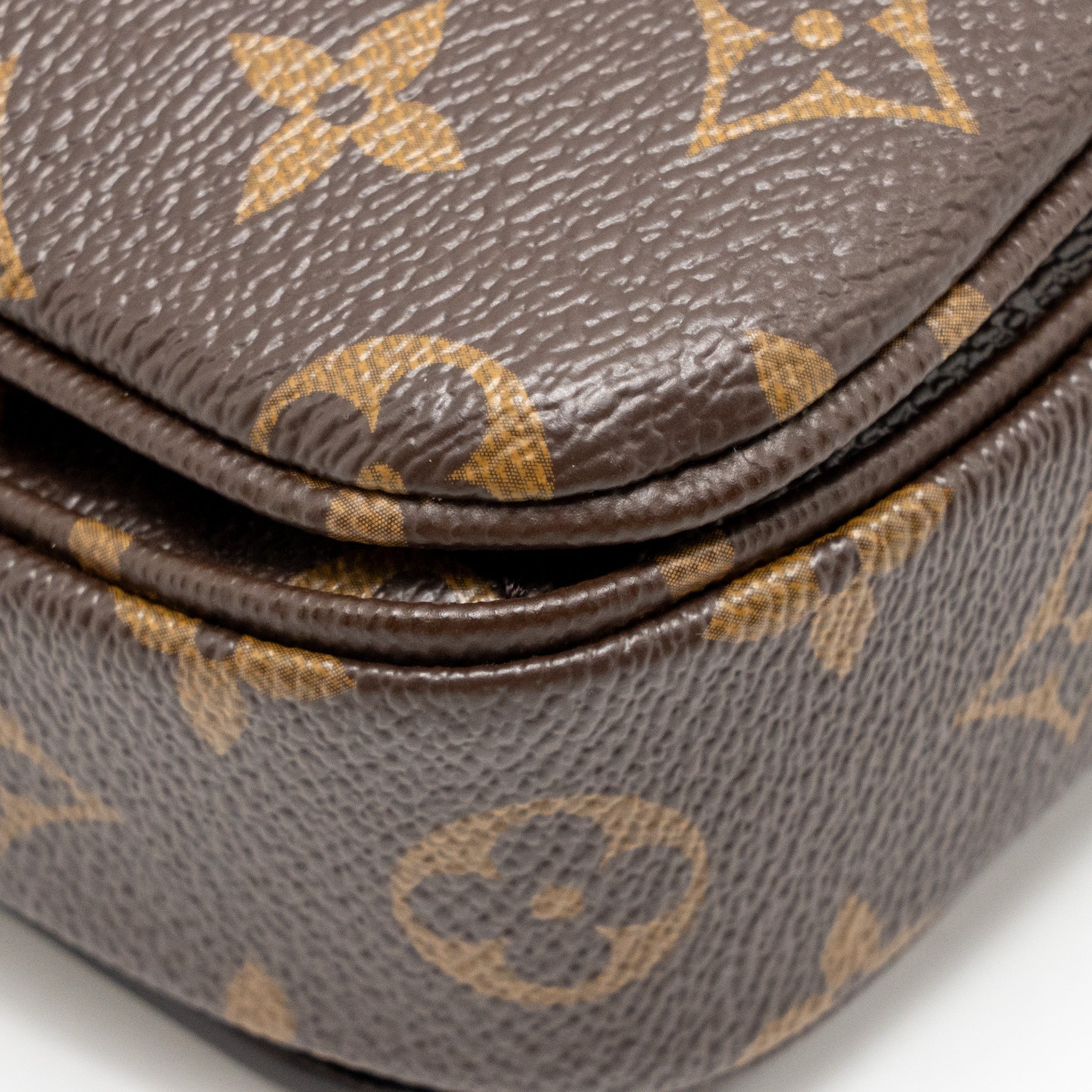 LOUIS VUITTON POCHETTE METIS MONOGRAM CANVAS GHW