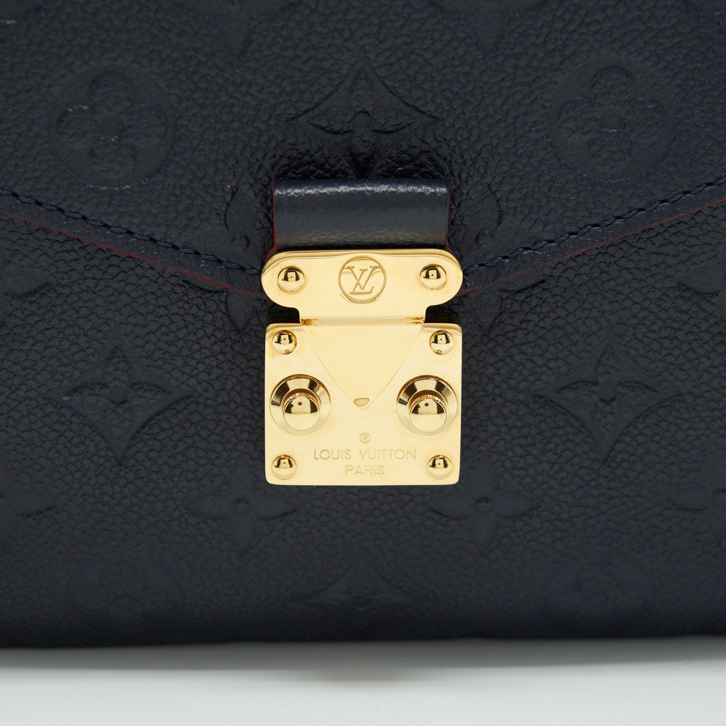 LOUIS VUITTON POCHETTE MÉTIS MONOGRAM EMPREINTE MARINE ROUGE GHW
