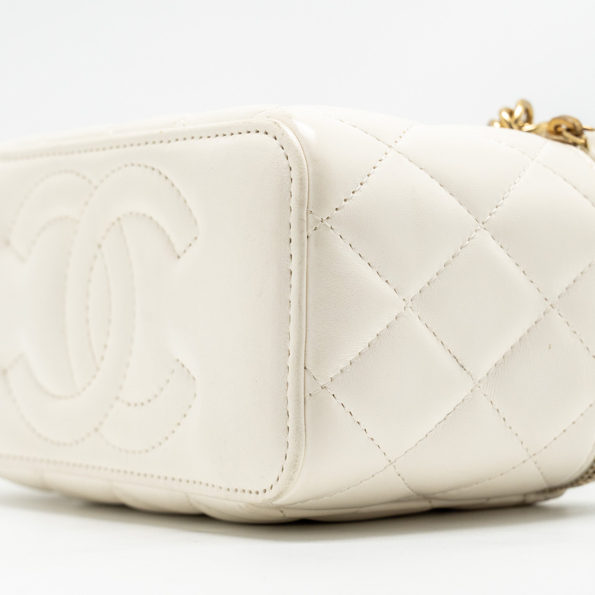 CHANEL LETTER/ CC LOGO CHAIN LONG VANITY CASE LAMBSKIN WHITE GHW (MICROCHIP)