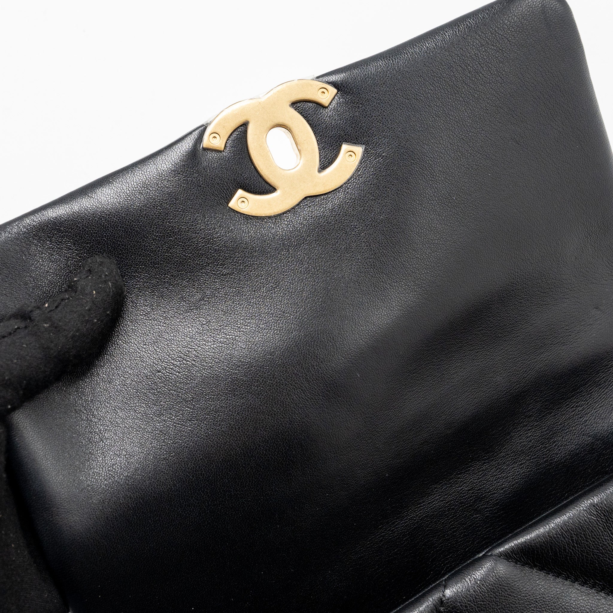 CHANEL SMALL 19 BAG LAMBSKIN BLACK MULTICOLOUR HARDWARE (MICROCHIP)