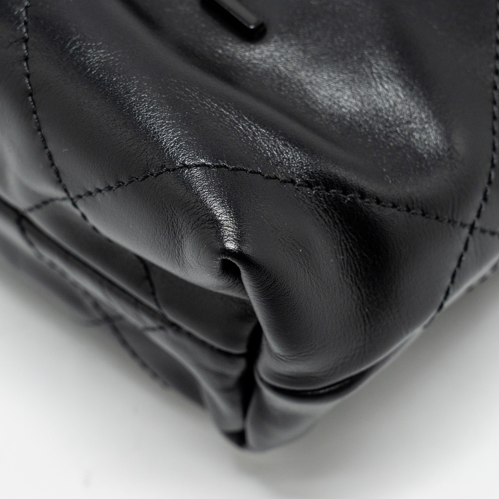 CHANEL MINI 22 BAG CALFSKIN SO BLACK (MICROCHIP)