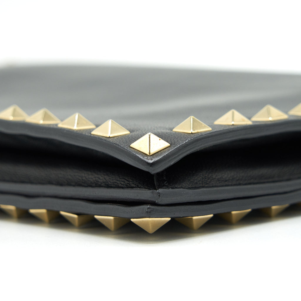 VALENTINO GARAVANI ROCKSTUD LEATHER CLUTCH BAG BLACK