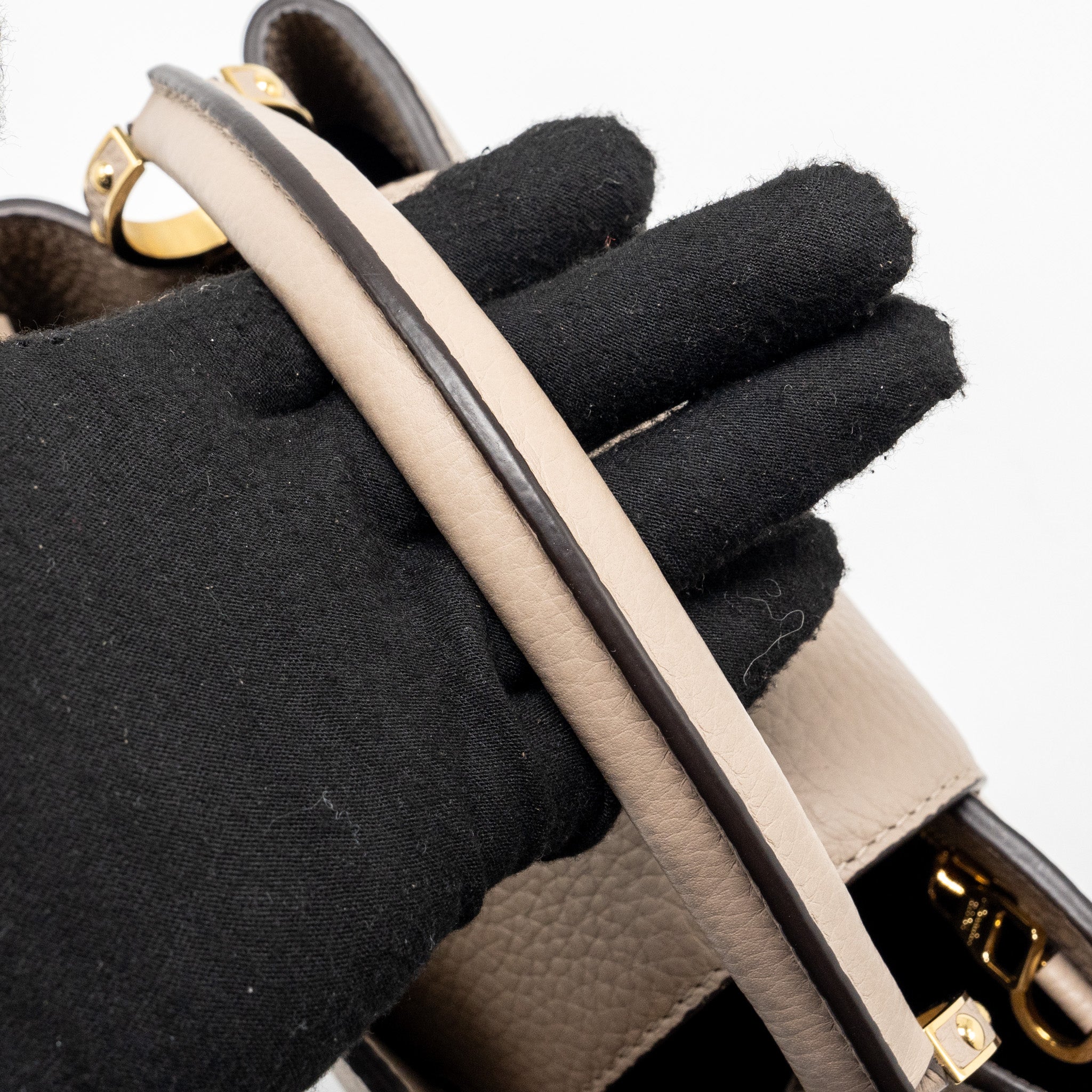 LOUIS VUITTON CAPUCINES BB TAURILLON GALET GHW