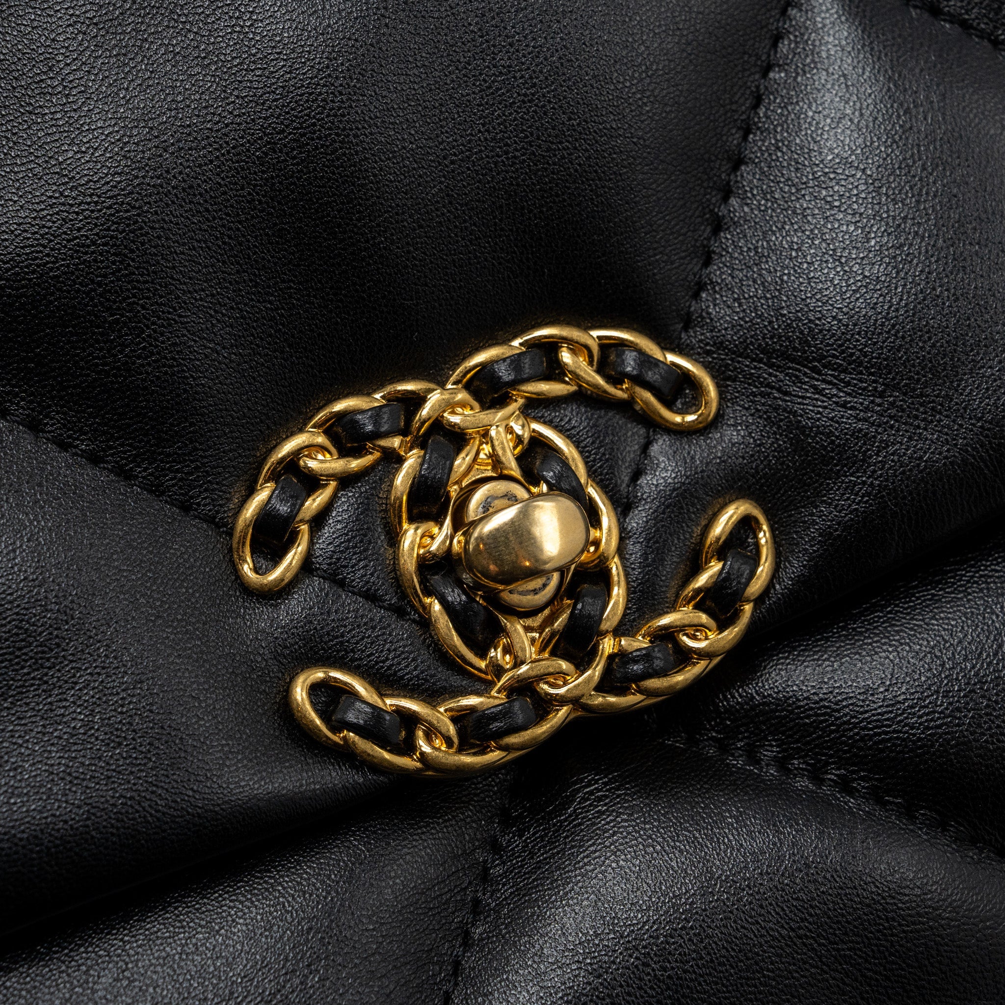CHANEL SMALL 19 BAG LAMBSKIN BLACK MULTICOLOR HARDWARE (MICROCHIP)