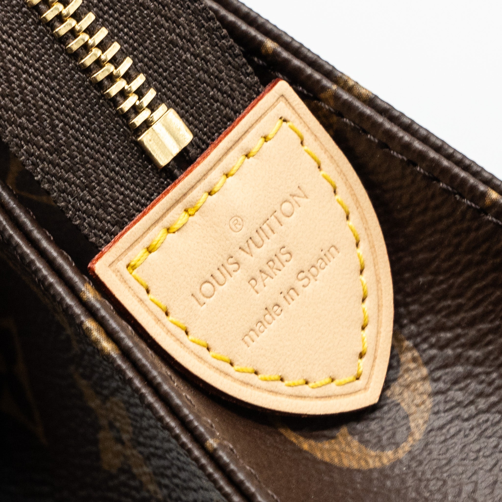 LOUIS VUITTON TOILETRY POUCH 19 MONOGRAM CANVAS GHW