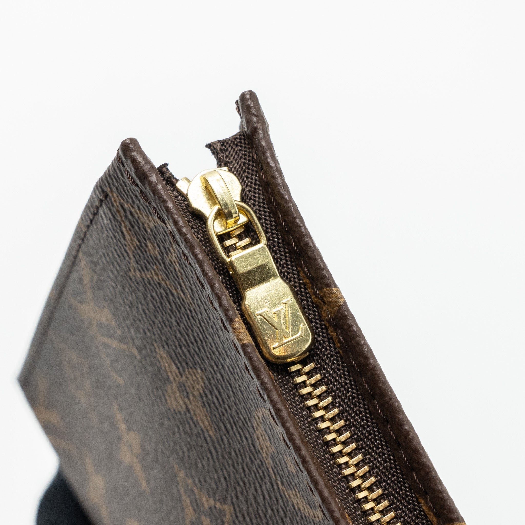 LOUIS VUITTON TOILETRY POUCH 19 MONOGRAM CANVAS GHW