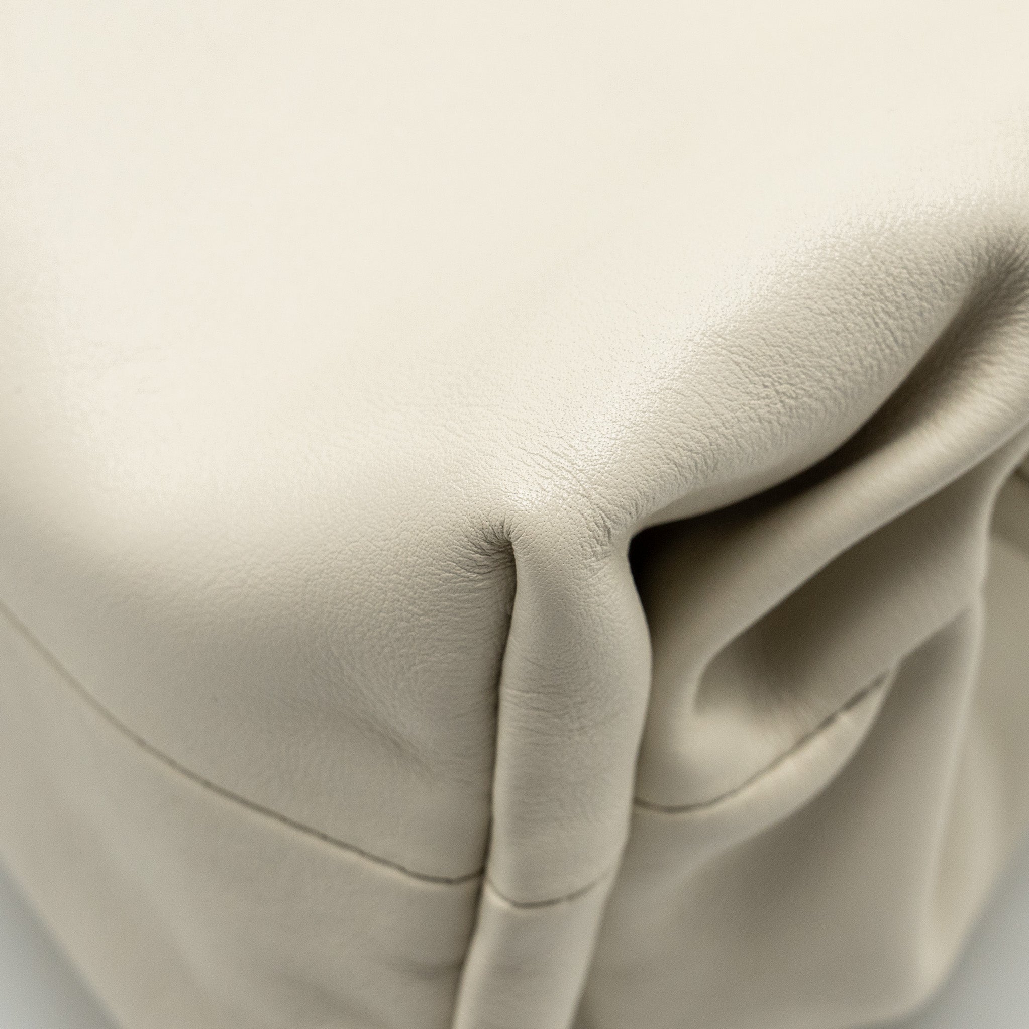 BOTTEGA VENETA THE POUCH CALFSKIN WHITE GHW