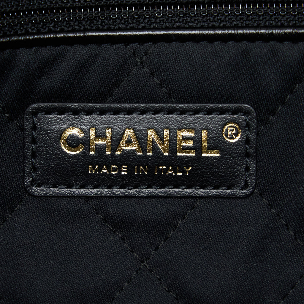 CHANEL 22 BAG MEDIUM SHINY CALFSKIN BLACK IN GOLD LETTER GHW (MICROCHIP)